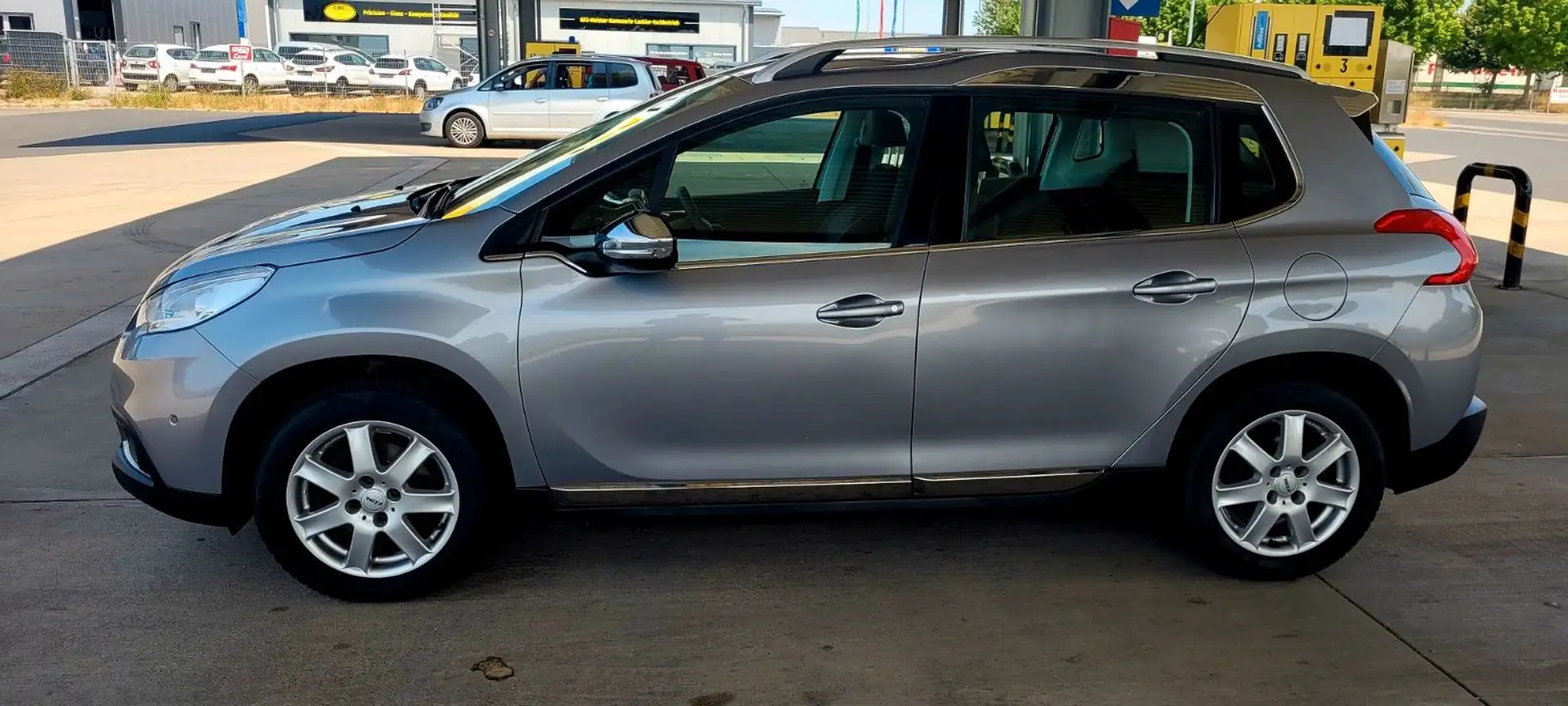 Peugeot 2008 Allure/Tü.Neu/Navi/SHZ/Garantie Grau - 2
