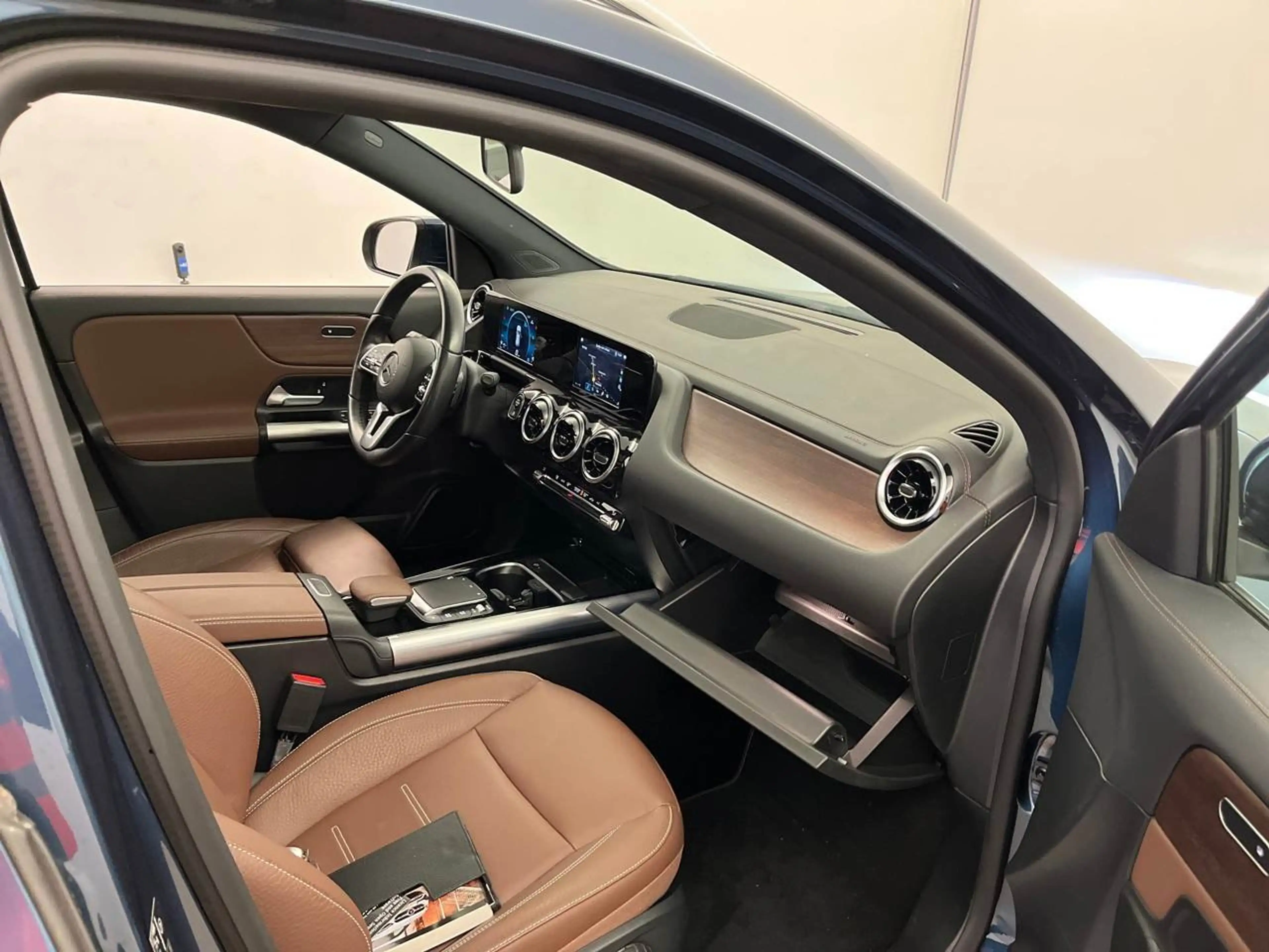 Mercedes-Benz GLA 220 d 4Matic Progressive Pano S-Dach SpoSi — photo 8