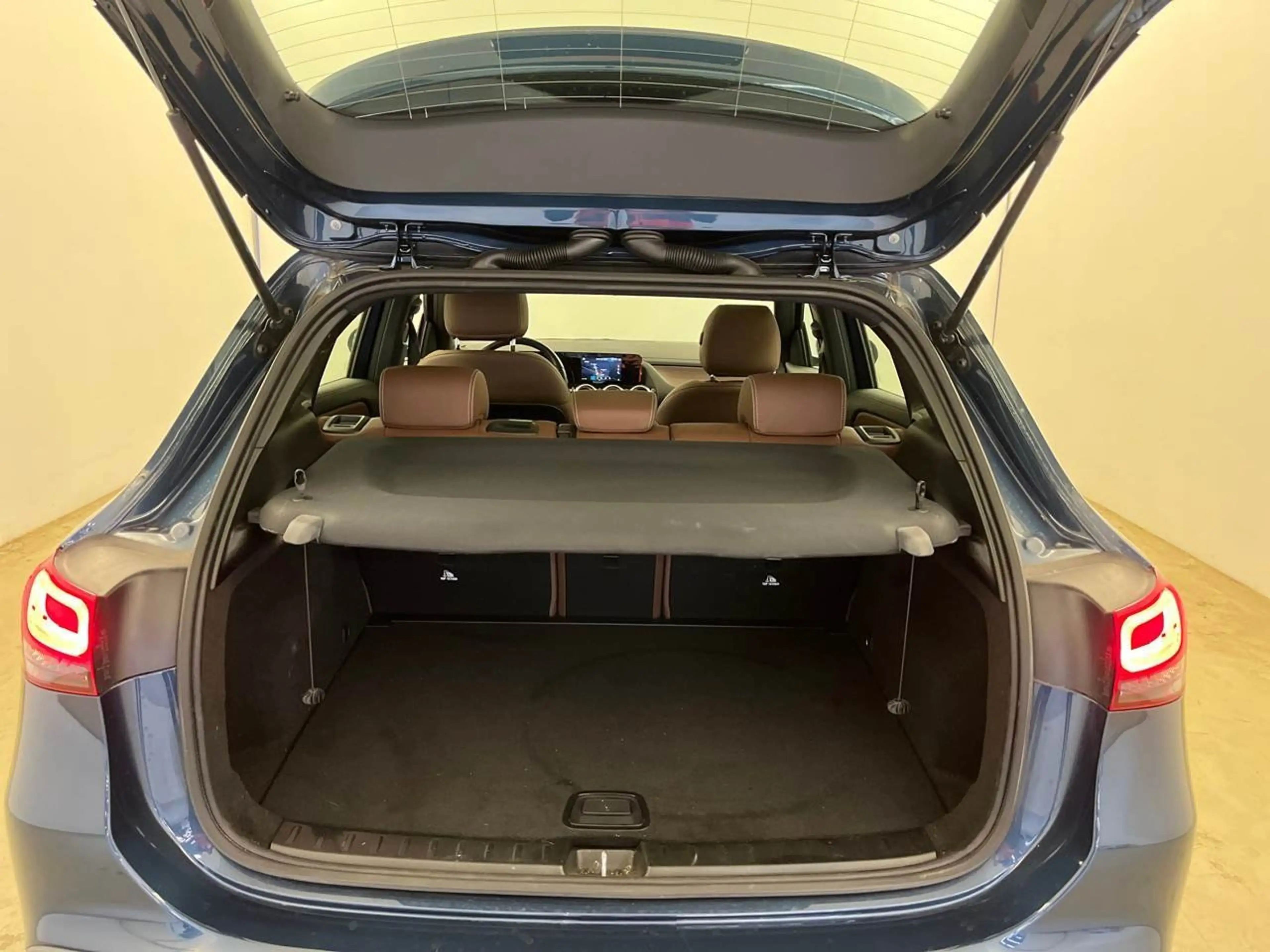 Mercedes-Benz GLA 220 d 4Matic Progressive Pano S-Dach SpoSi — photo 12