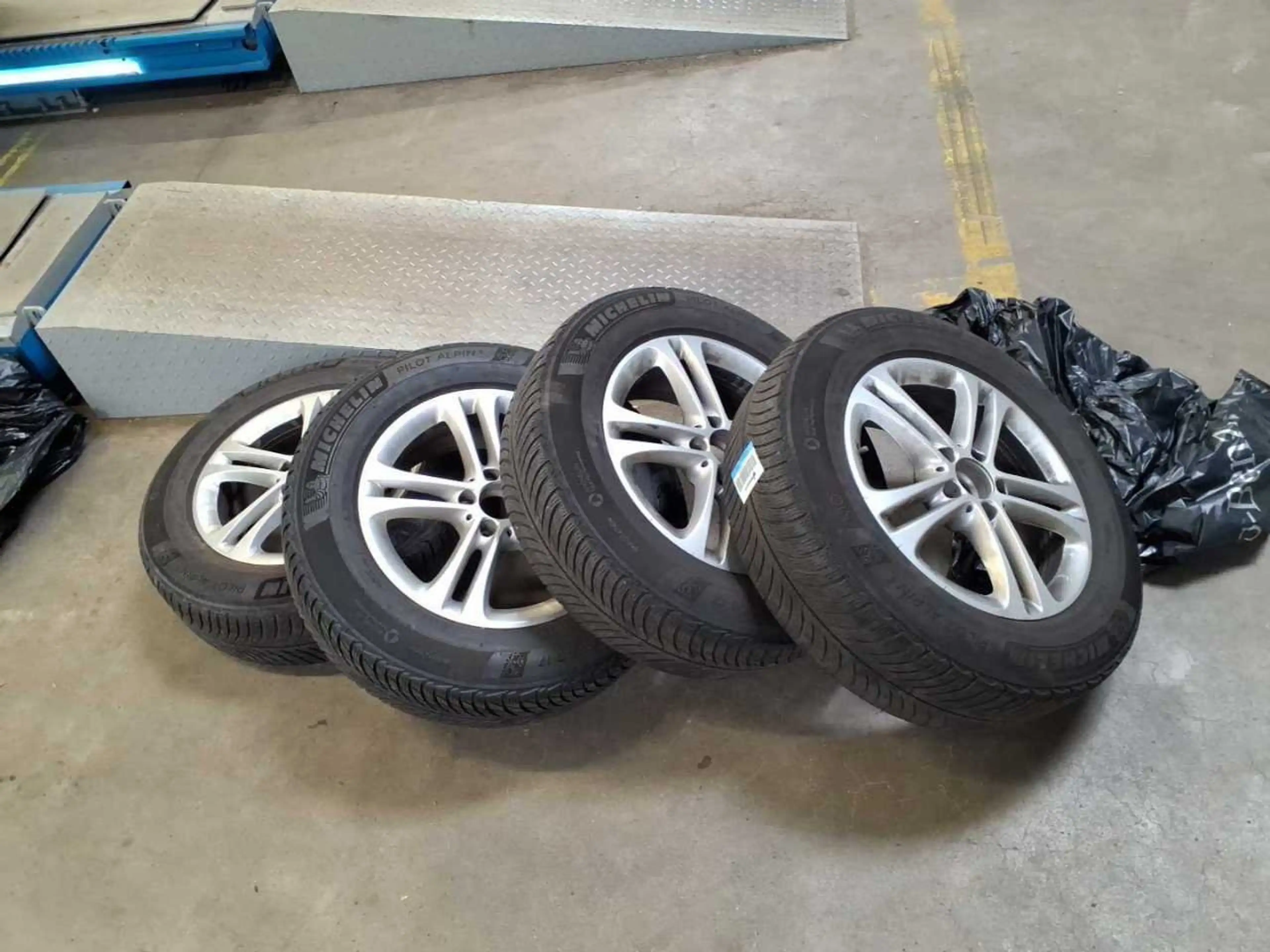 Mercedes-Benz GLA 220 d 4Matic Progressive Pano S-Dach SpoSi — photo 13