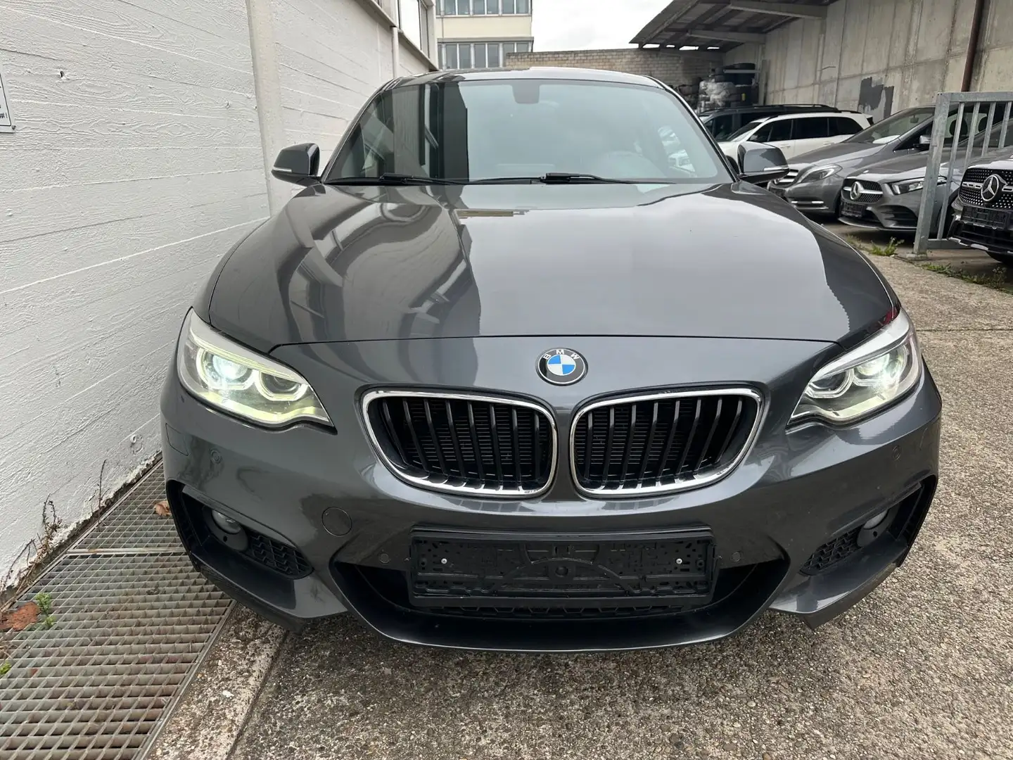 BMW 218 2 Coupe M-Paket NAVI SZH GSD PDC Grau - 1