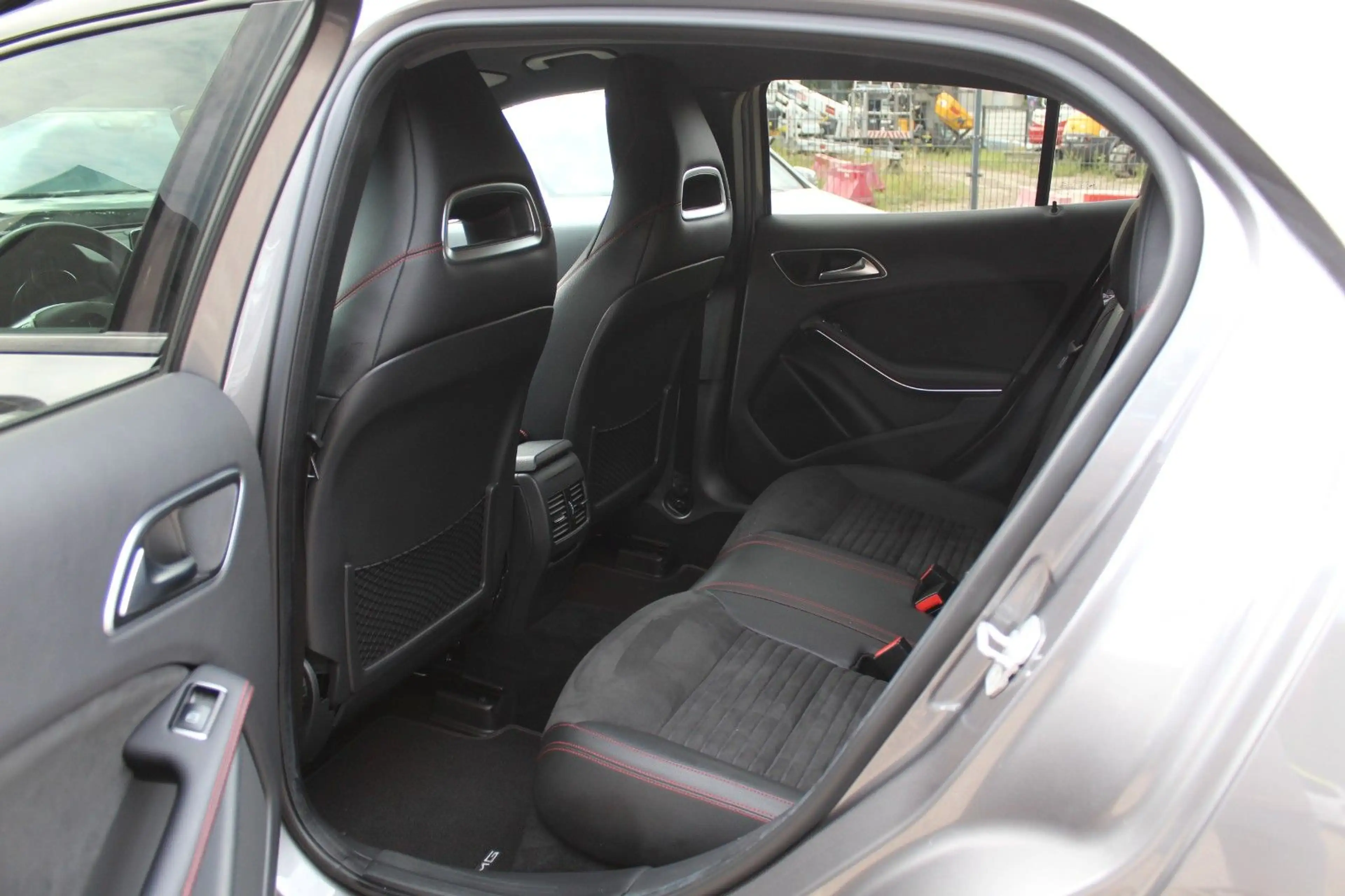 Mercedes-Benz GLA 200 AMG Line 7-G LEDER LED PDC NAVI SPORTSI — photo 17