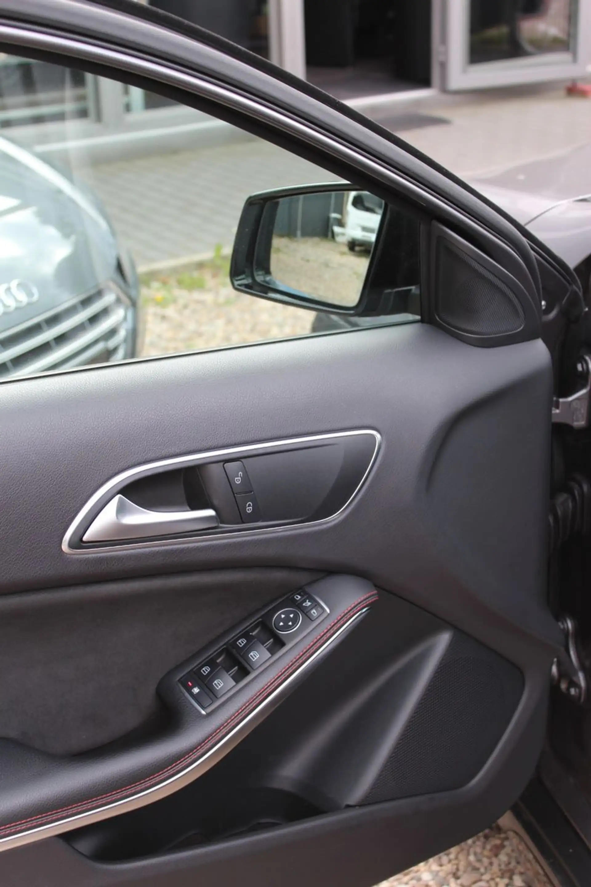 Mercedes-Benz GLA 200 AMG Line 7-G LEDER LED PDC NAVI SPORTSI — photo 20