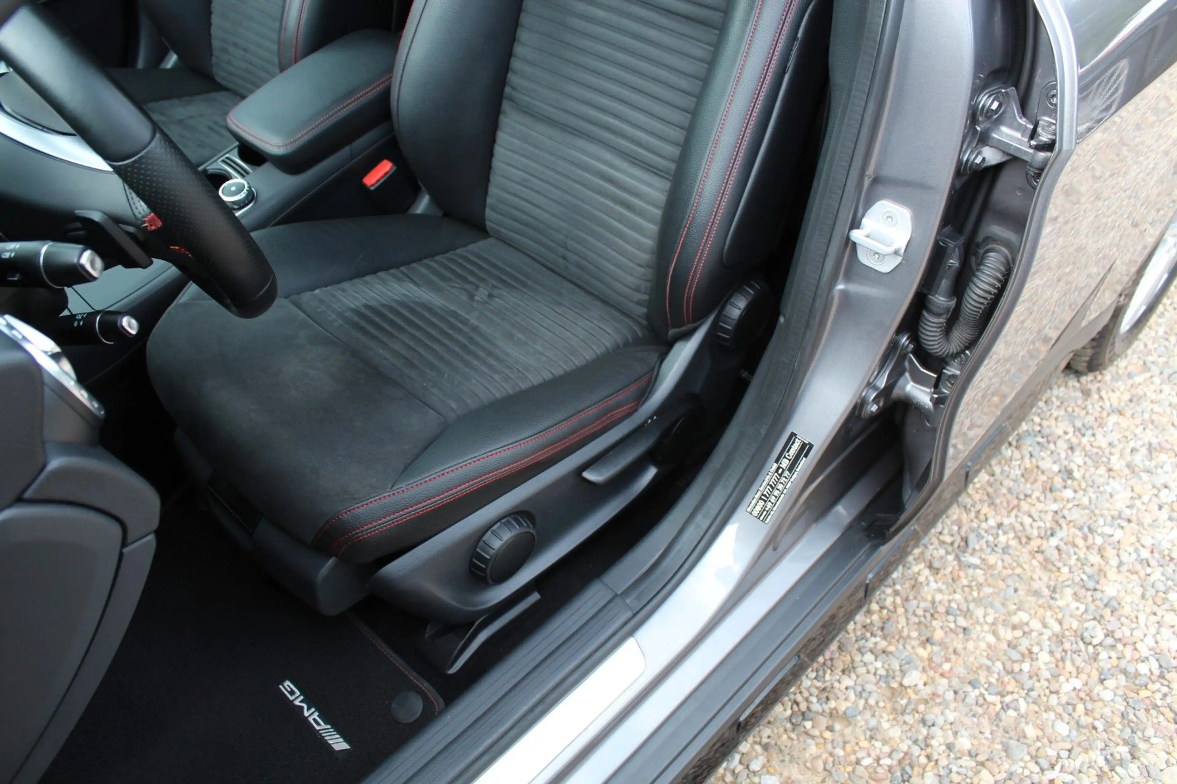 Mercedes-Benz GLA 200 AMG Line 7-G LEDER LED PDC NAVI SPORTSI — photo 21