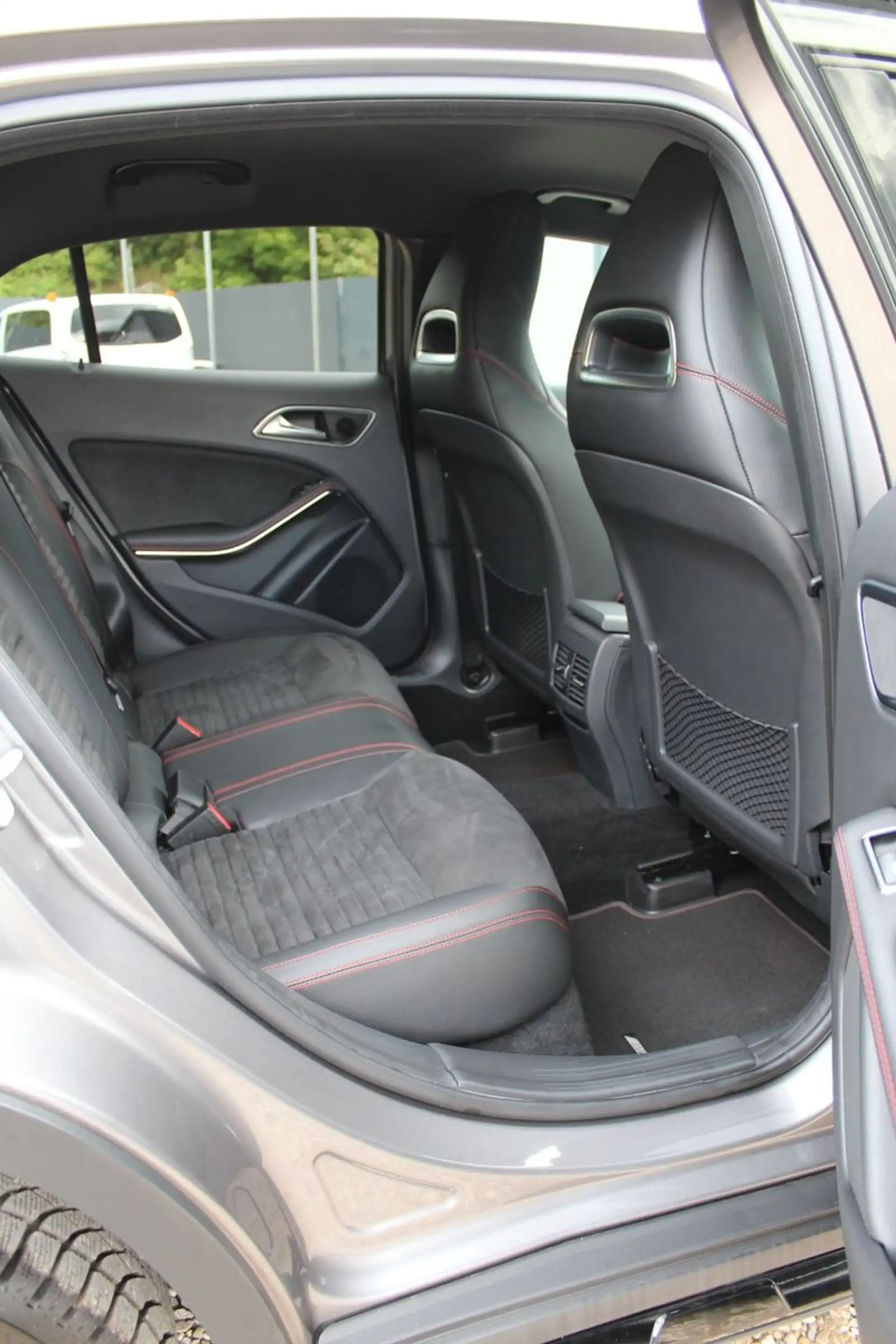 Mercedes-Benz GLA 200 AMG Line 7-G LEDER LED PDC NAVI SPORTSI — photo 16
