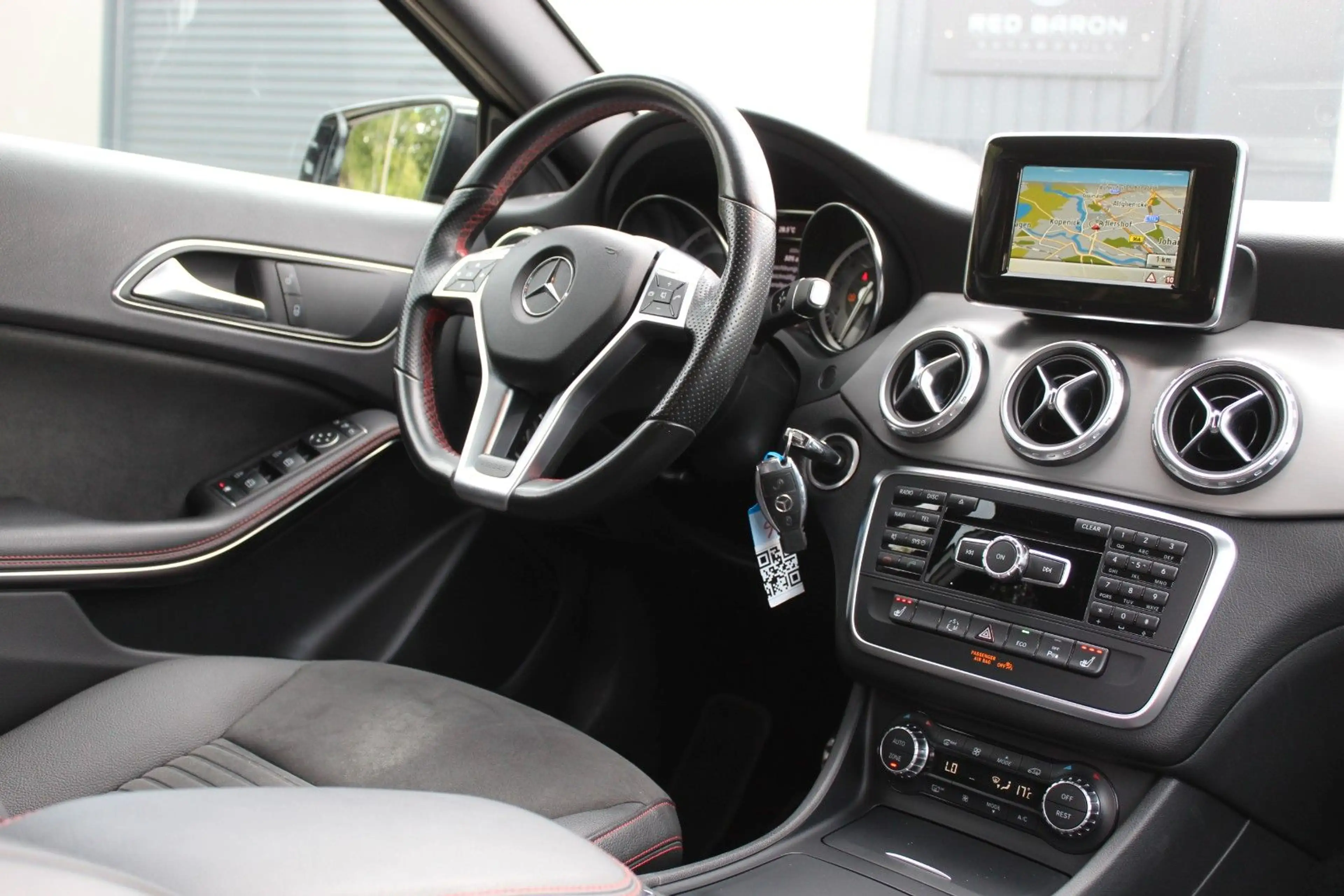 Mercedes-Benz GLA 200 AMG Line 7-G LEDER LED PDC NAVI SPORTSI — photo 12