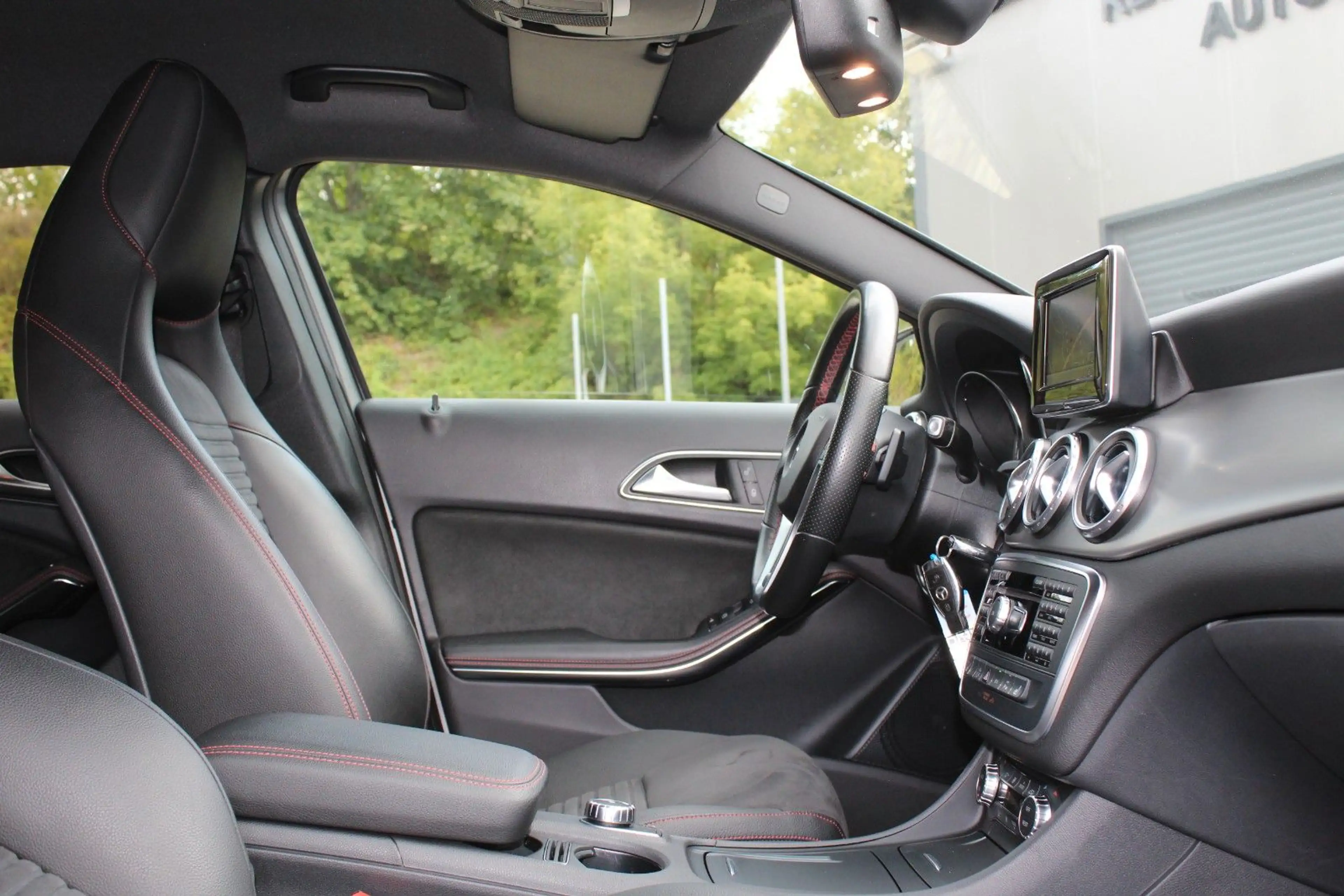 Mercedes-Benz GLA 200 AMG Line 7-G LEDER LED PDC NAVI SPORTSI — photo 19