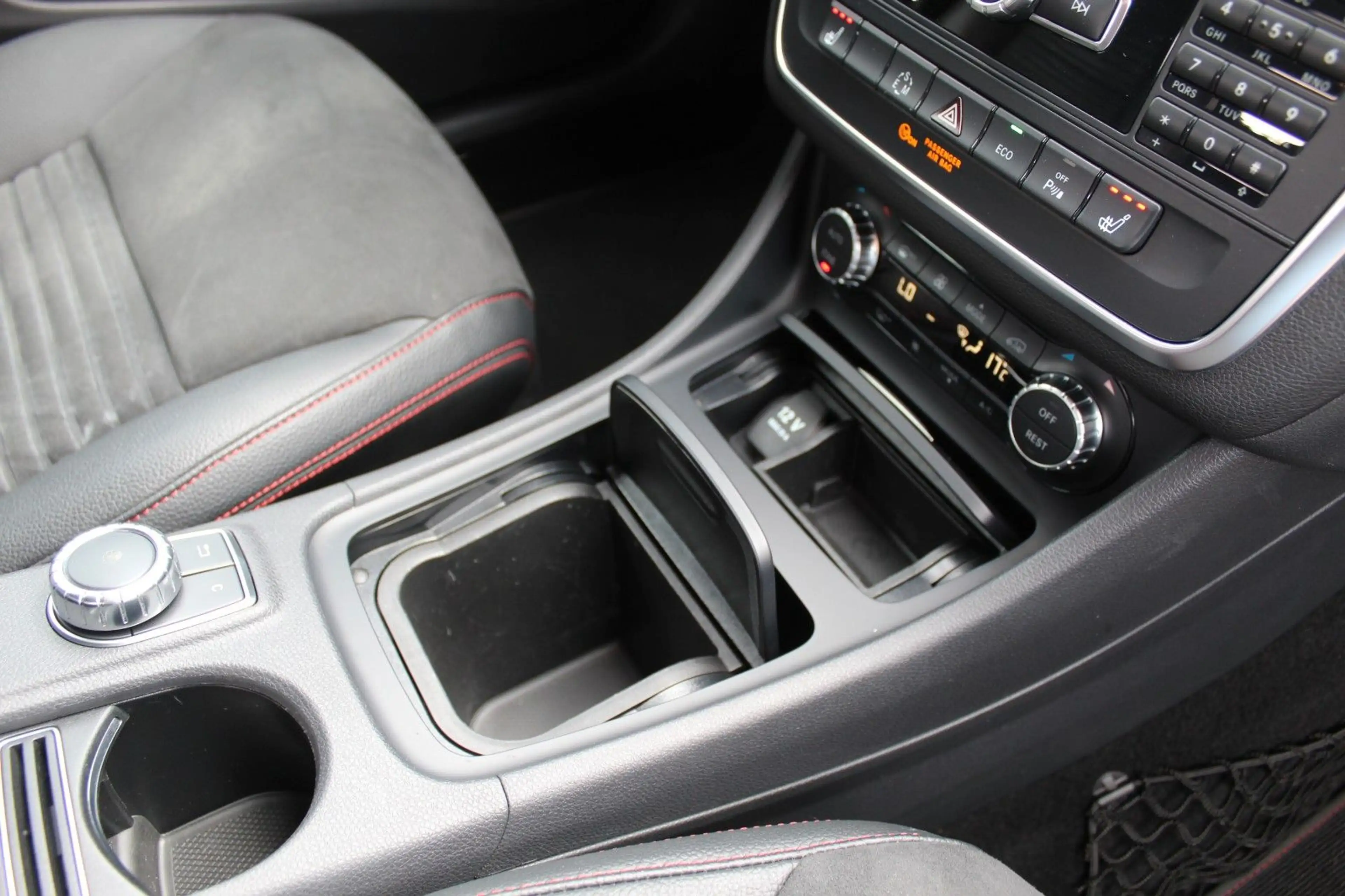 Mercedes-Benz GLA 200 AMG Line 7-G LEDER LED PDC NAVI SPORTSI — photo 23