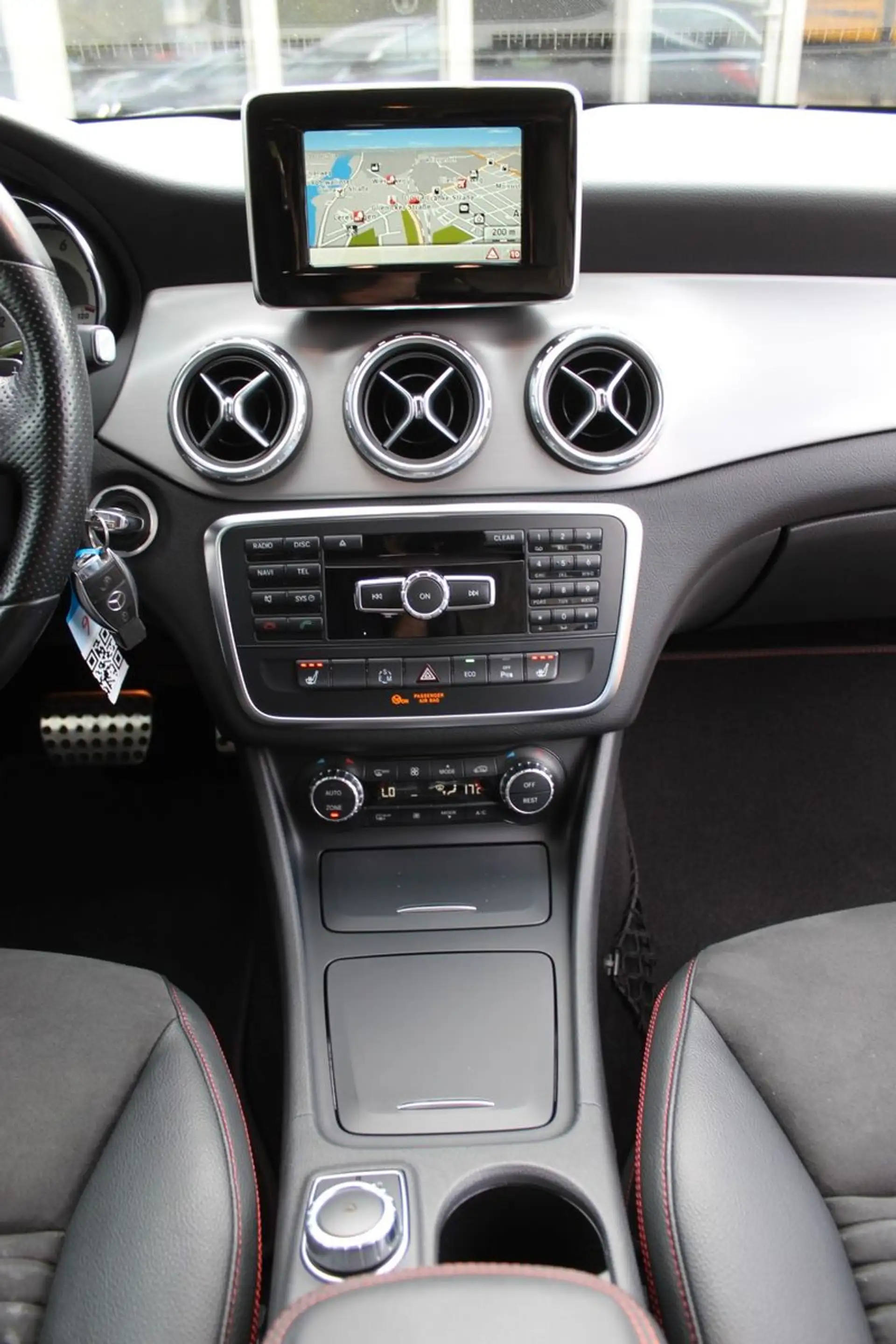 Mercedes-Benz GLA 200 AMG Line 7-G LEDER LED PDC NAVI SPORTSI — photo 13