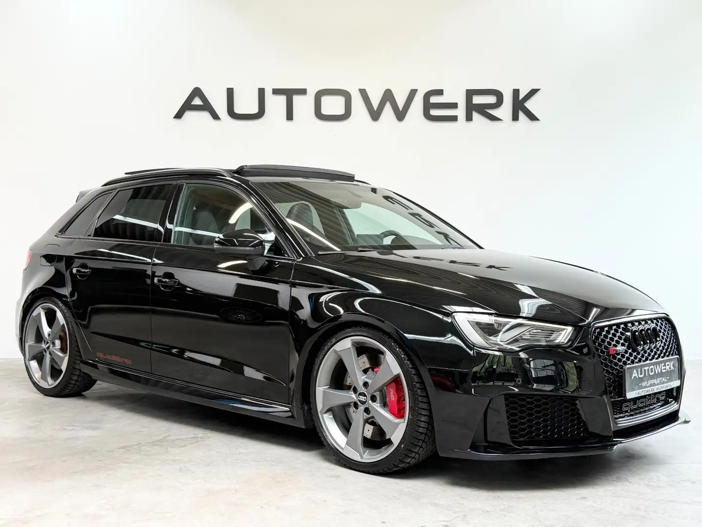 Audi RS3 Sportback 2.5 TFSI quattro*SCHELNSITZE*PANO* Zwart - 1
