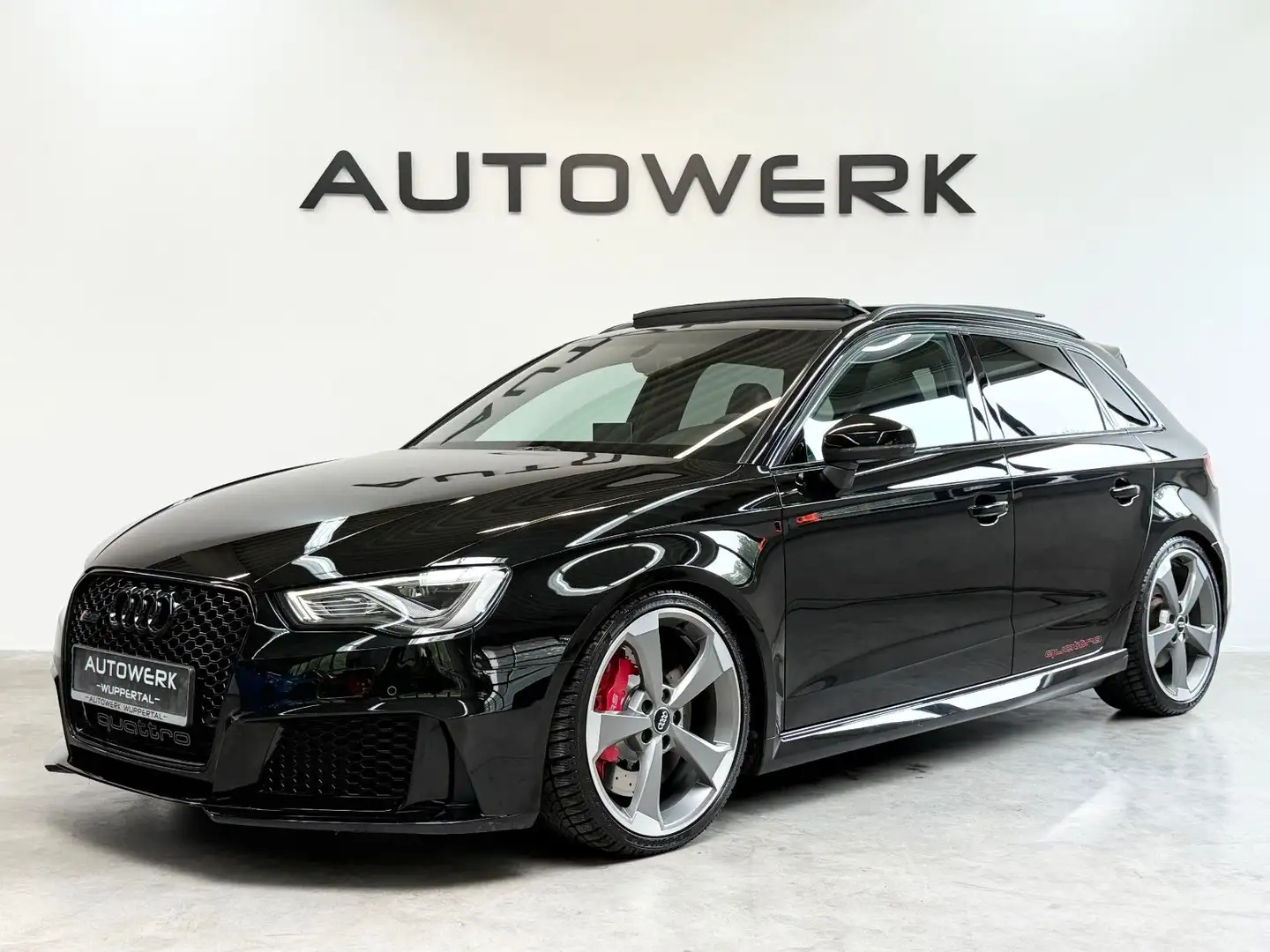 Audi RS3 Sportback 2.5 TFSI quattro*SCHELNSITZE*PANO* Zwart - 2