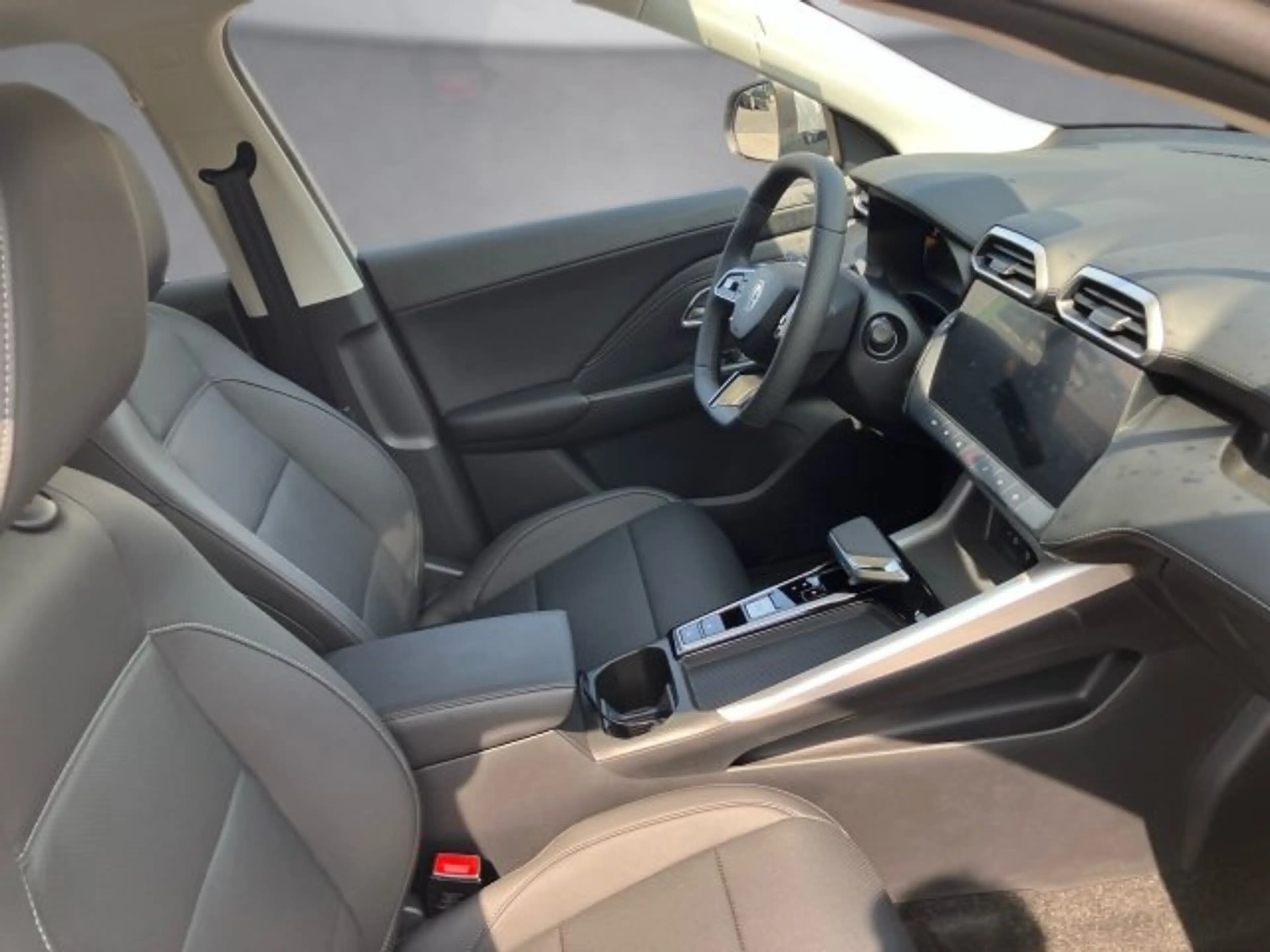 MG ZS HEV Luxury MY26 — photo 11