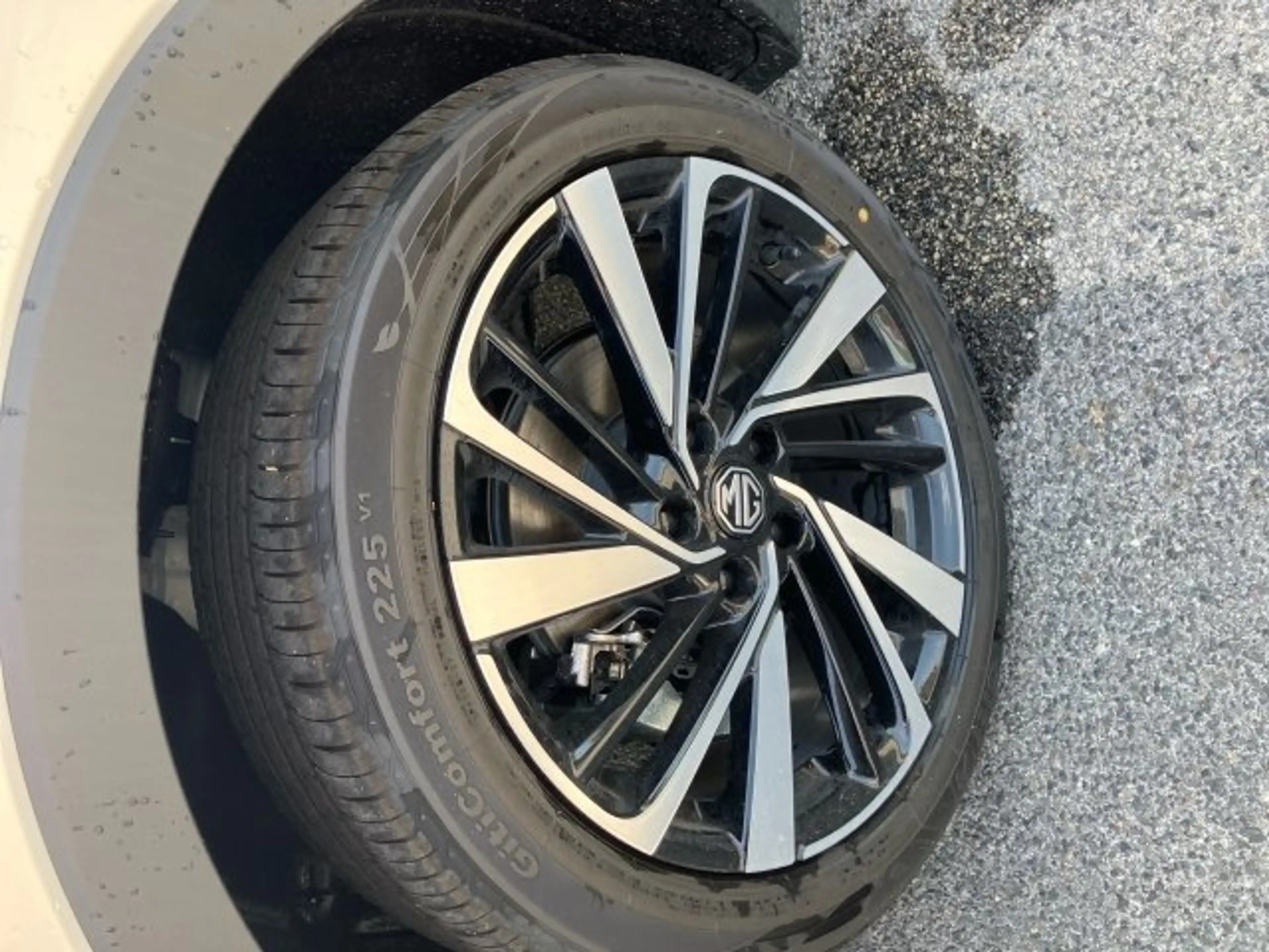 MG ZS HEV Luxury MY26 — photo 8