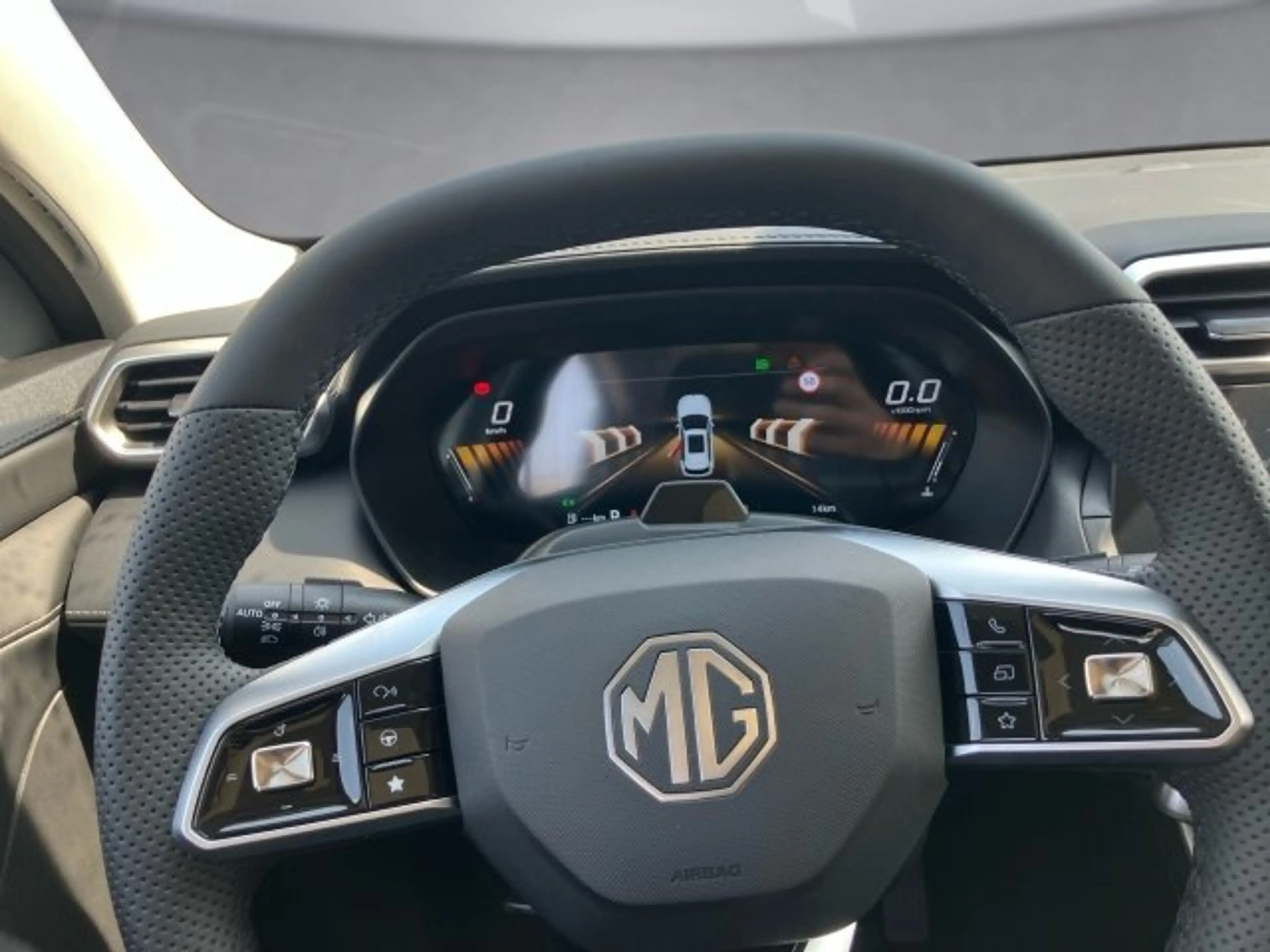MG ZS HEV Luxury MY26 — photo 10