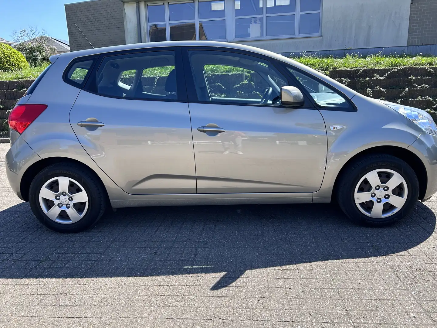 Kia Venga 1.4i Lounge | 90.000 km | Prête à immatriculer Beige - 2