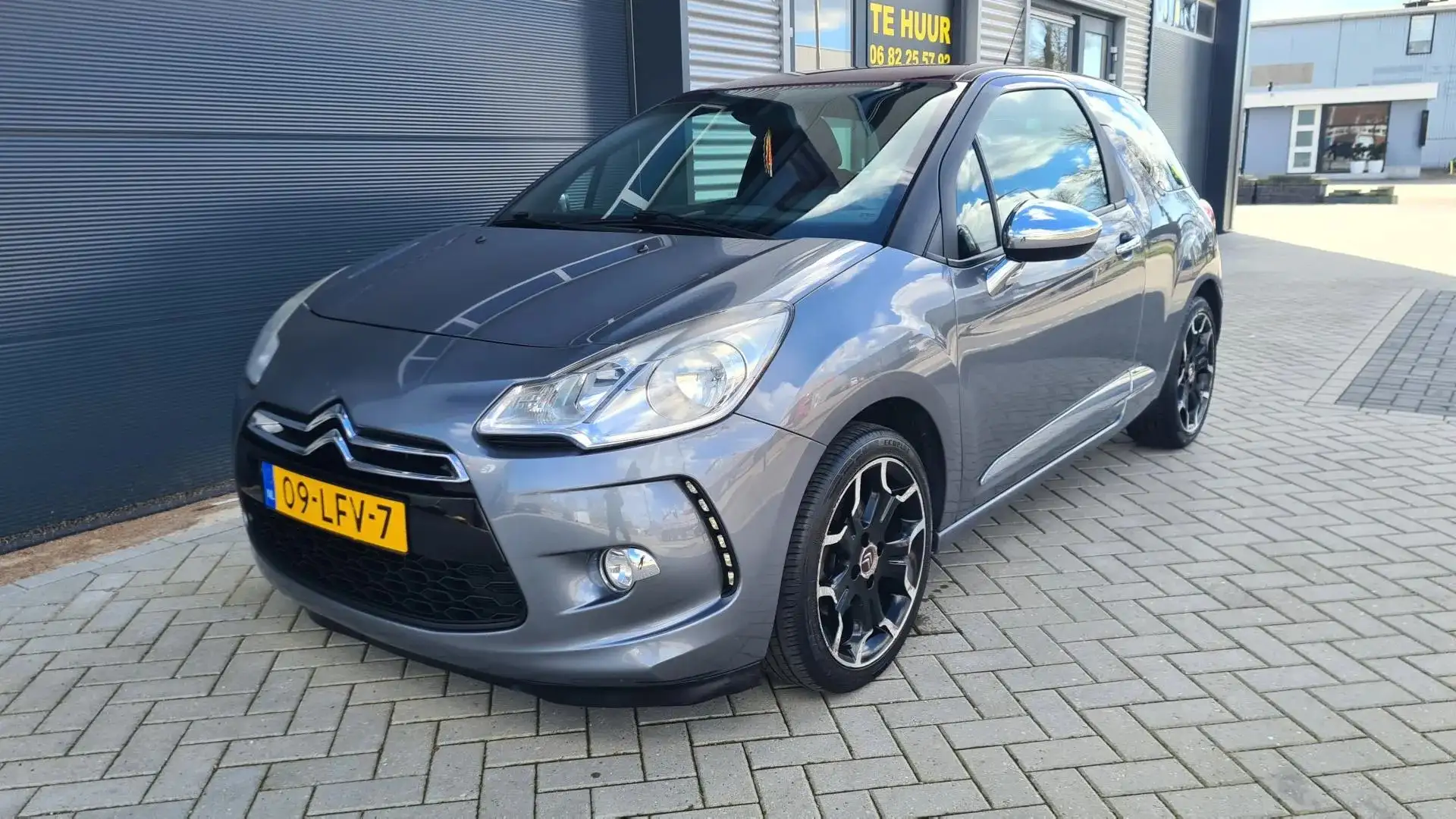Citroen DS3 1.6 THP Sport Chic Grijs - 1