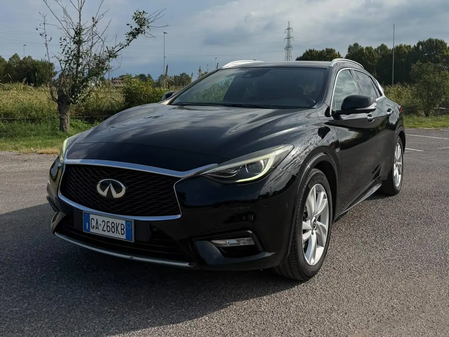 Infiniti Q30 Q30 2.2d Premium City Black awd 170cv dct Schwarz - 1