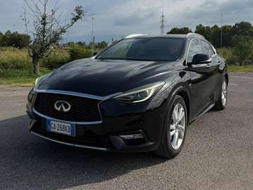 Q30 2.2d Premium City Black awd 170cv dct