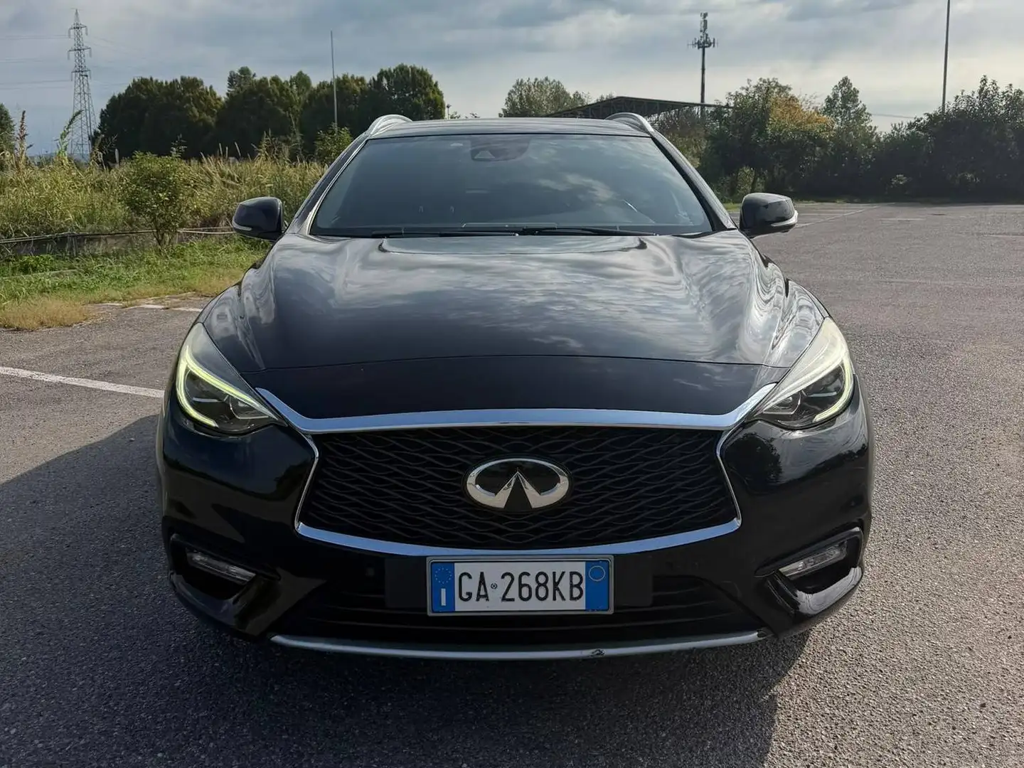 Infiniti Q30 Q30 2.2d Premium City Black awd 170cv dct Schwarz - 2