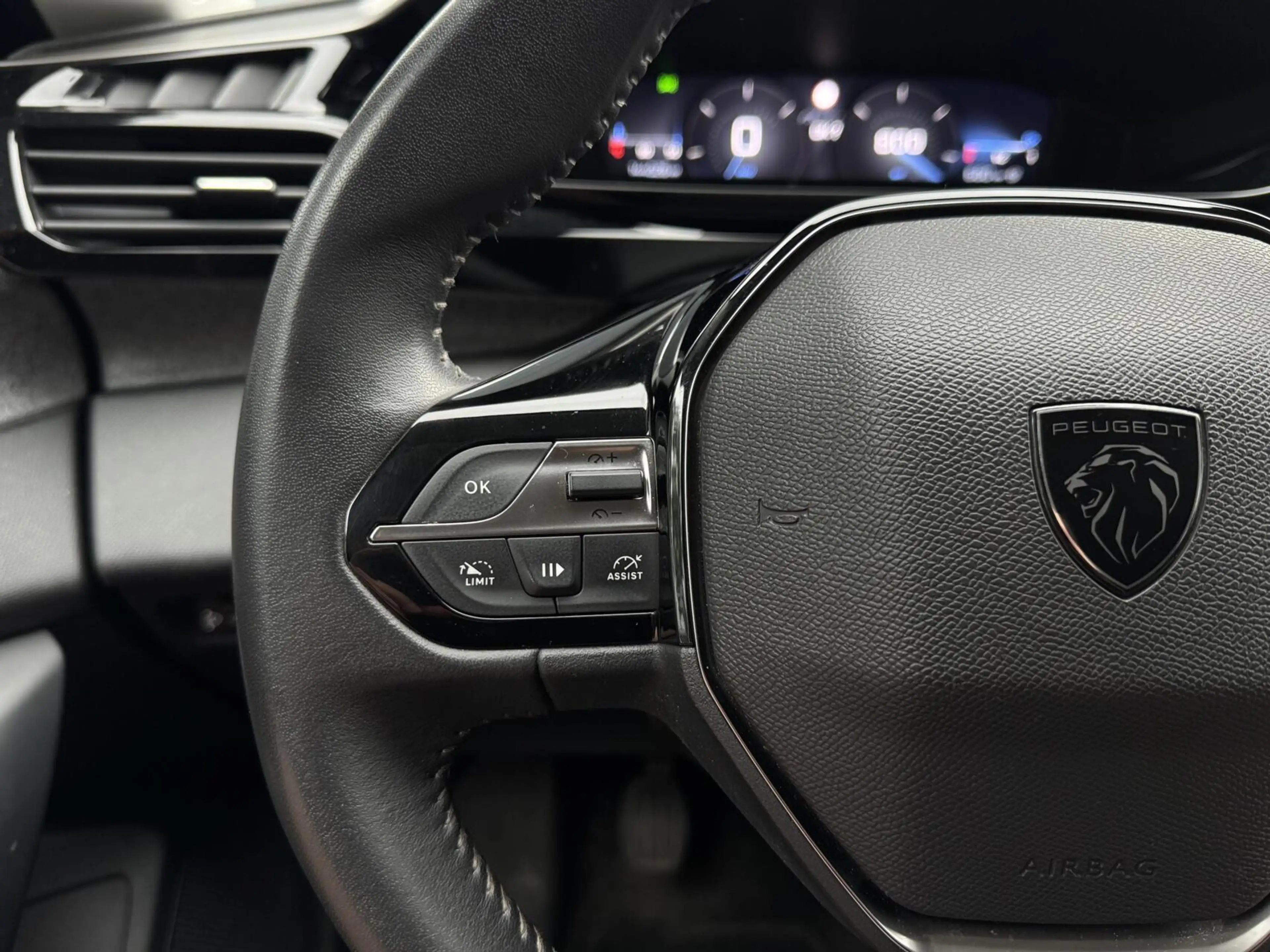 Peugeot 308 1.2 PureTech Allure — photo 10