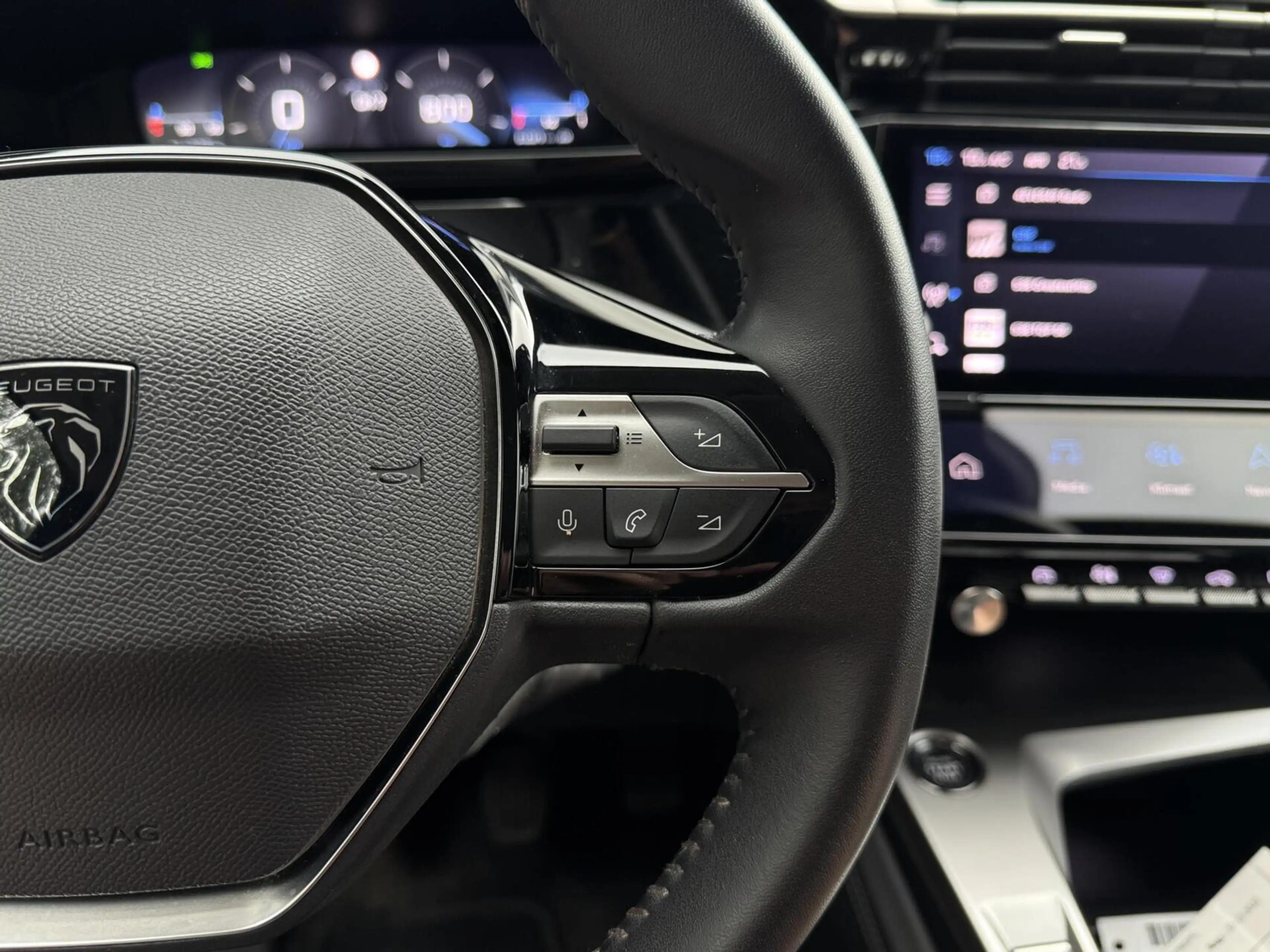 Peugeot 308 1.2 PureTech Allure — photo 11