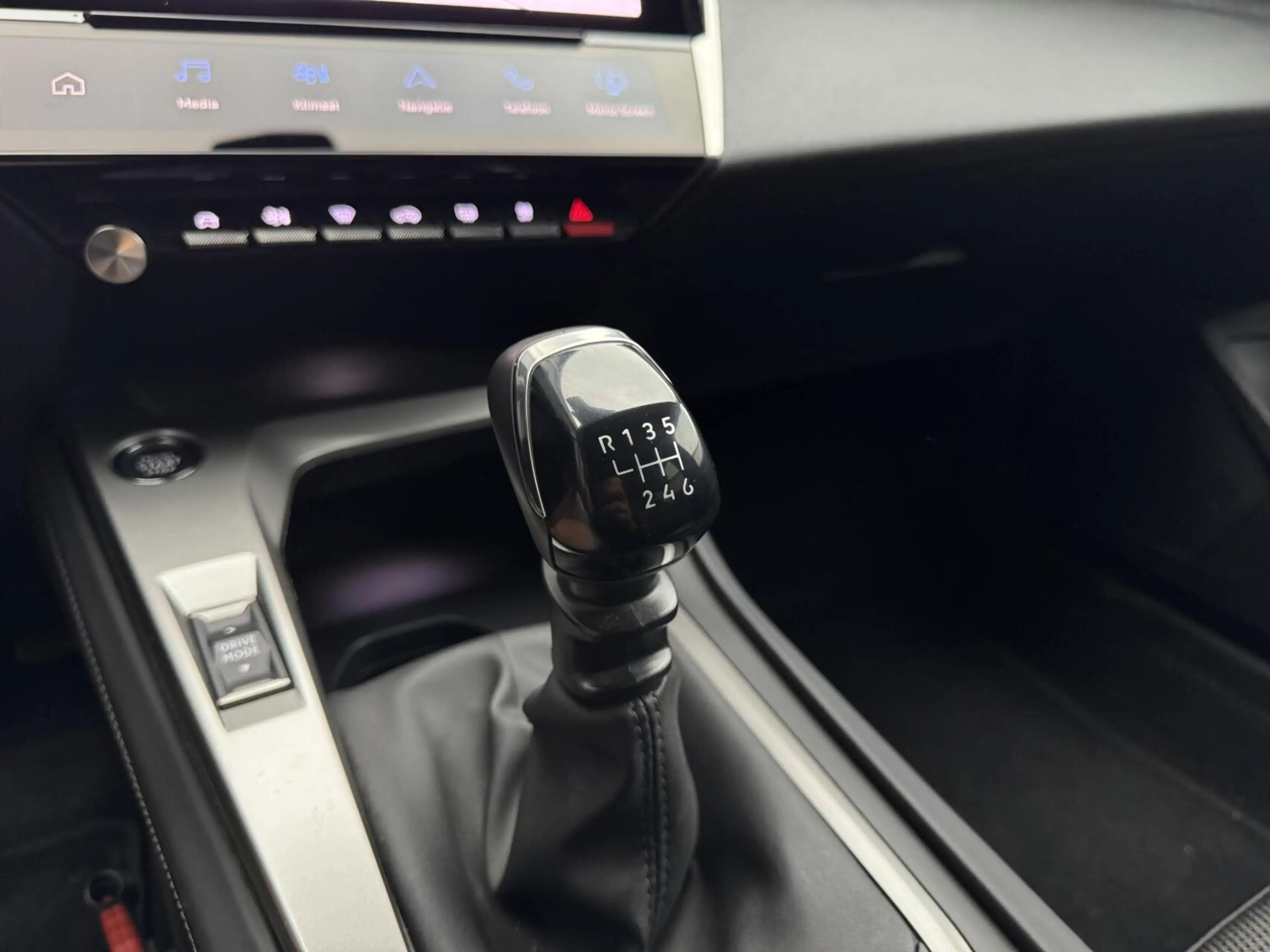Peugeot 308 1.2 PureTech Allure — photo 17