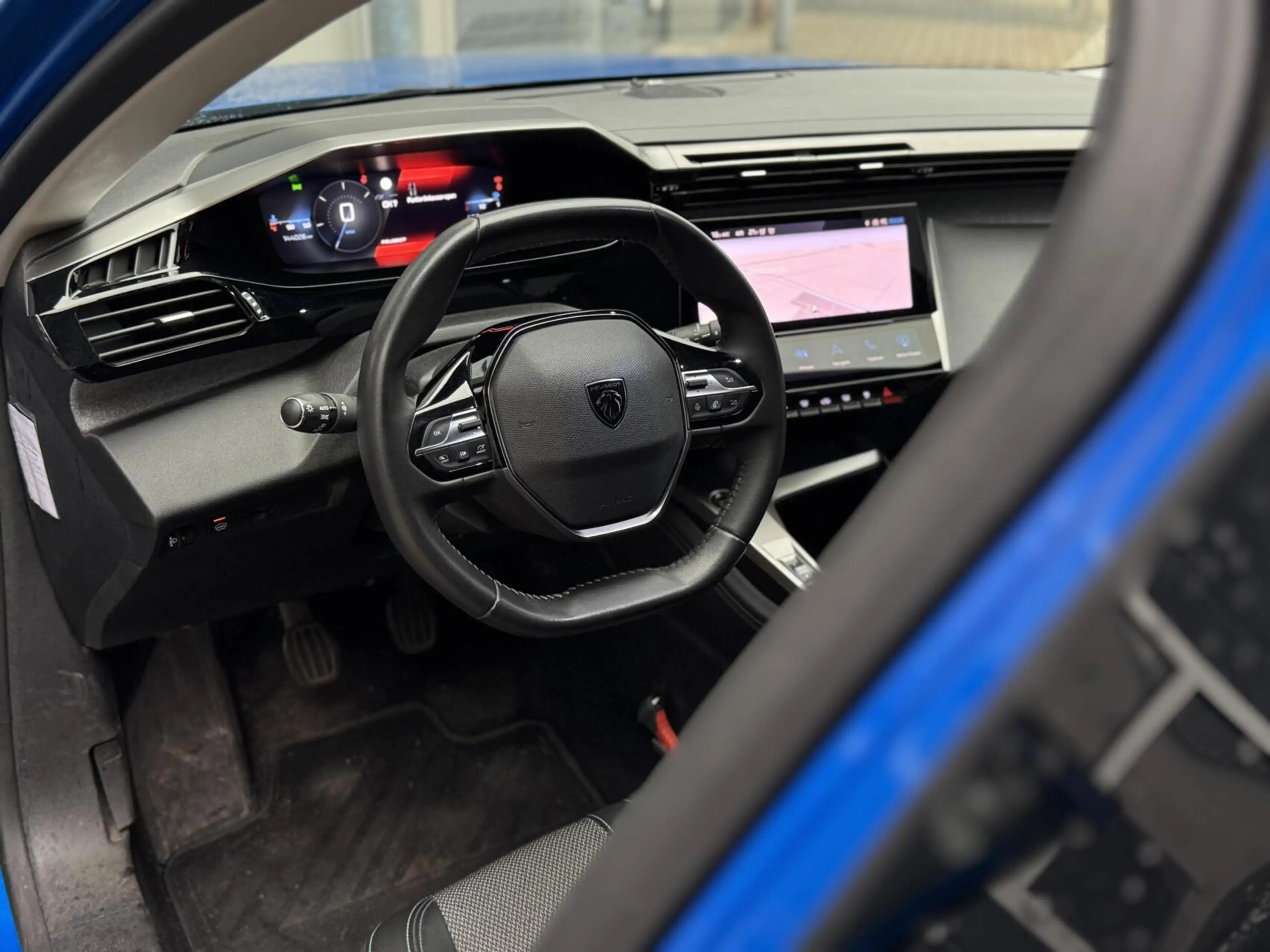 Peugeot 308 1.2 PureTech Allure — photo 8