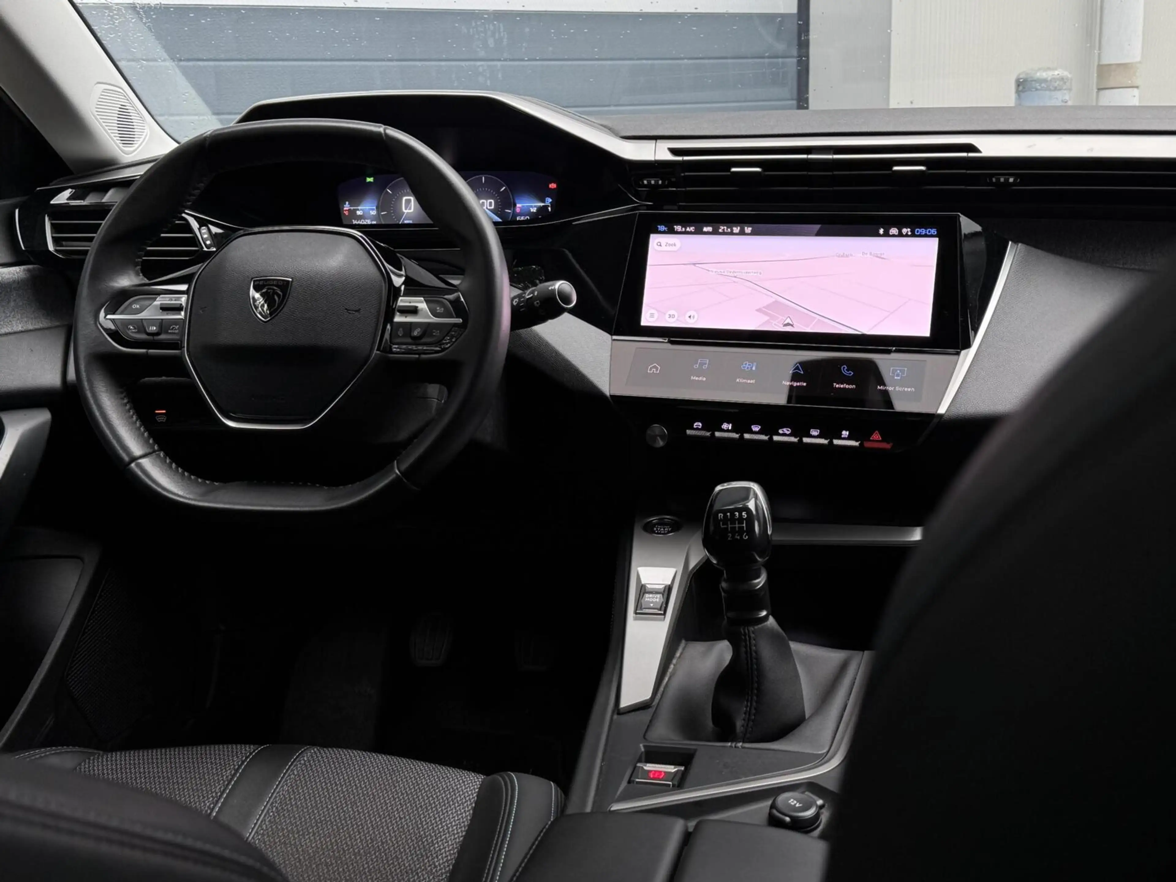 Peugeot 308 1.2 PureTech Allure — photo 3