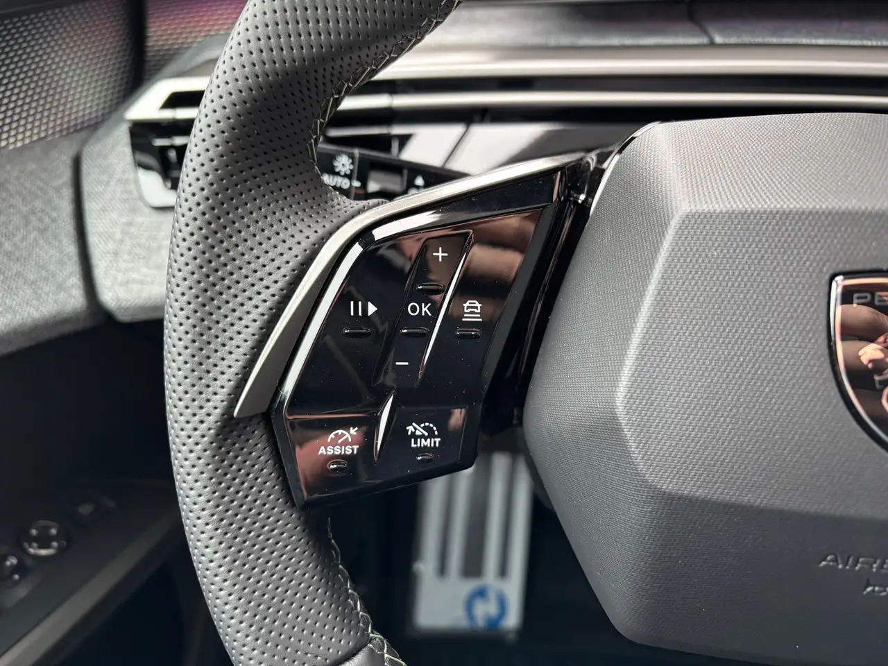 Peugeot 5008 GT Exclus.145 MHEV EAT 7-Sitz AHK Navi 360, миниатюра 11