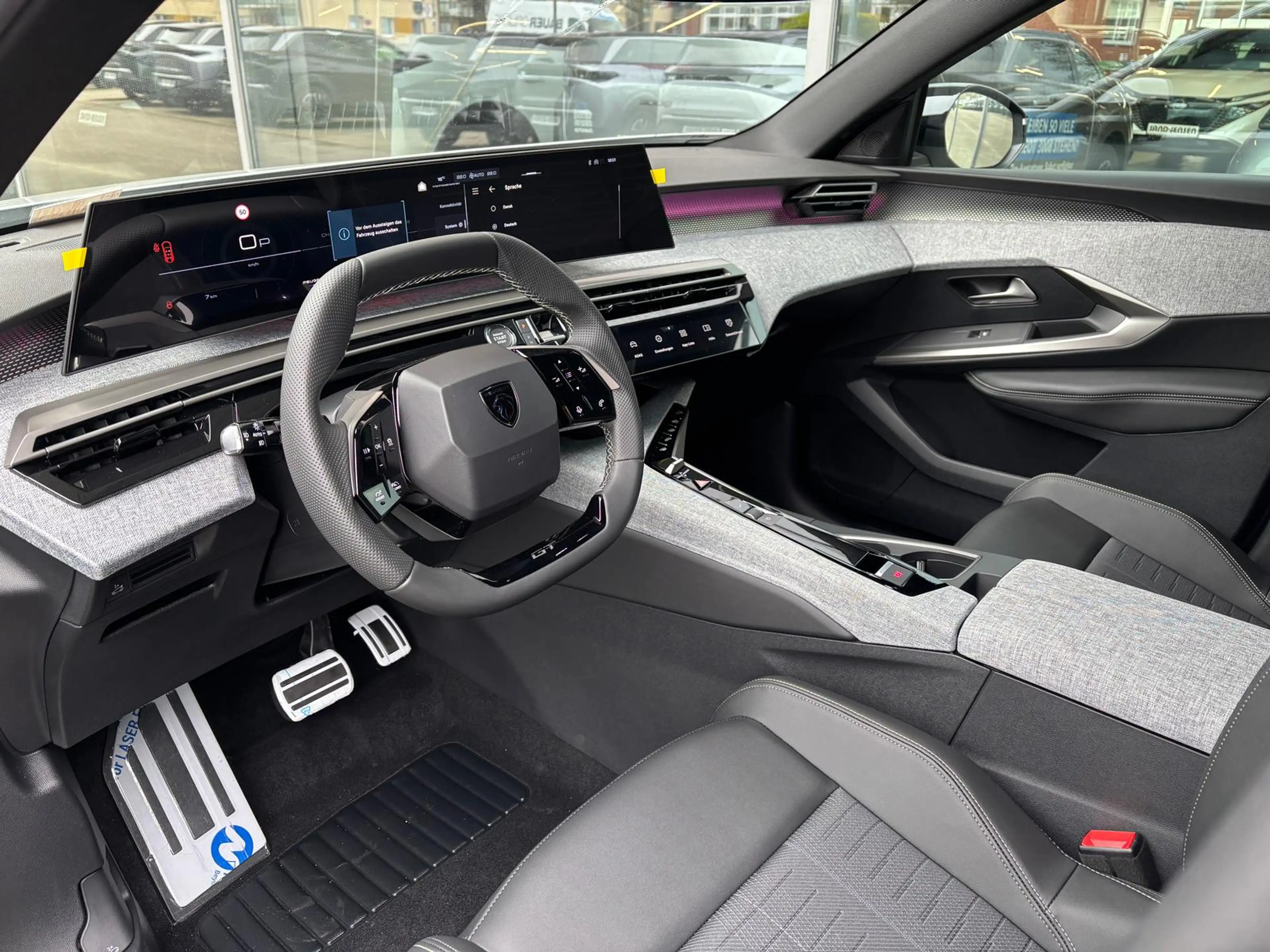 Peugeot 5008 GT Exclus.145 MHEV EAT 7-Sitz AHK Navi  360 — photo 6
