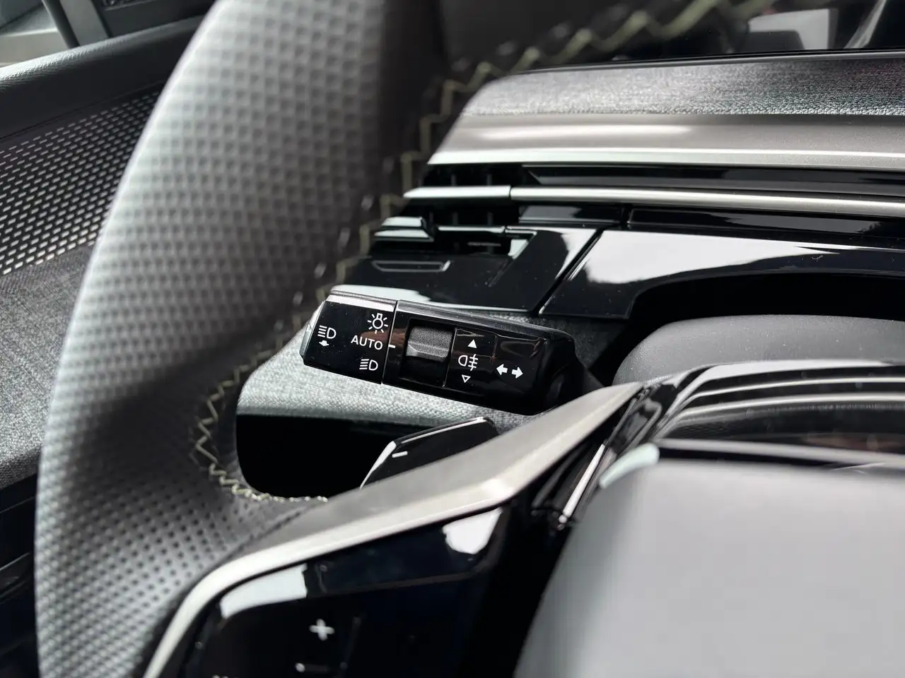 Peugeot 5008 GT Exclus.145 MHEV EAT 7-Sitz AHK Navi 360, миниатюра 20