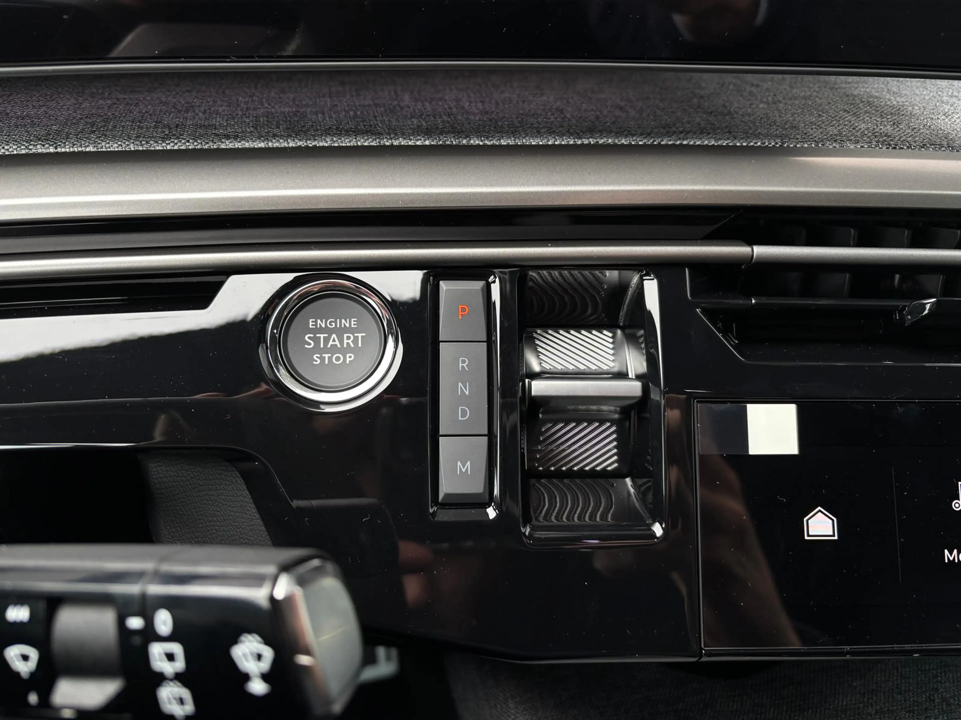 Peugeot 5008 GT Exclus.145 MHEV EAT 7-Sitz AHK Navi  360 — photo 24