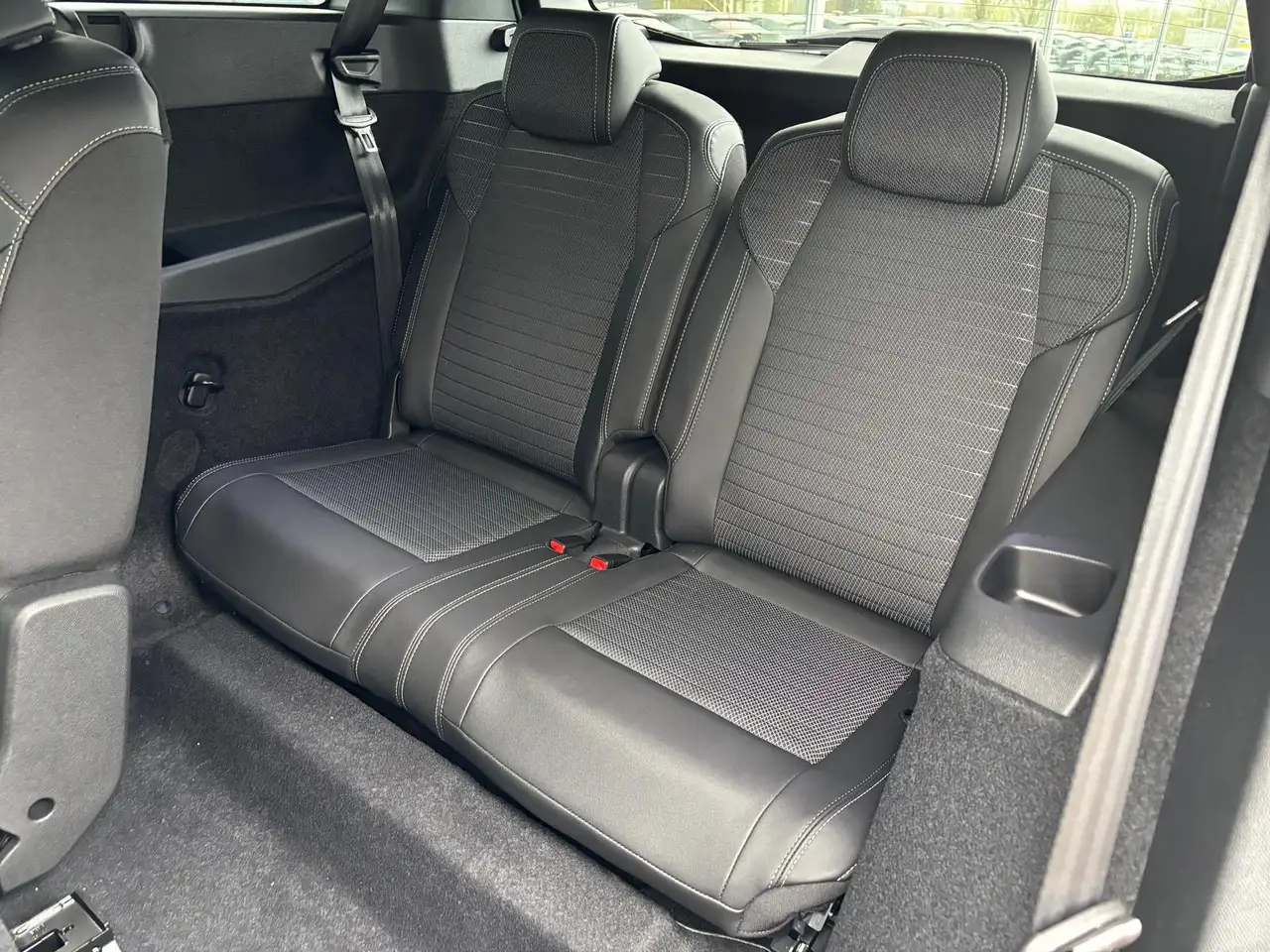 Peugeot 5008 GT Exclus.145 MHEV EAT 7-Sitz AHK Navi 360, миниатюра 18
