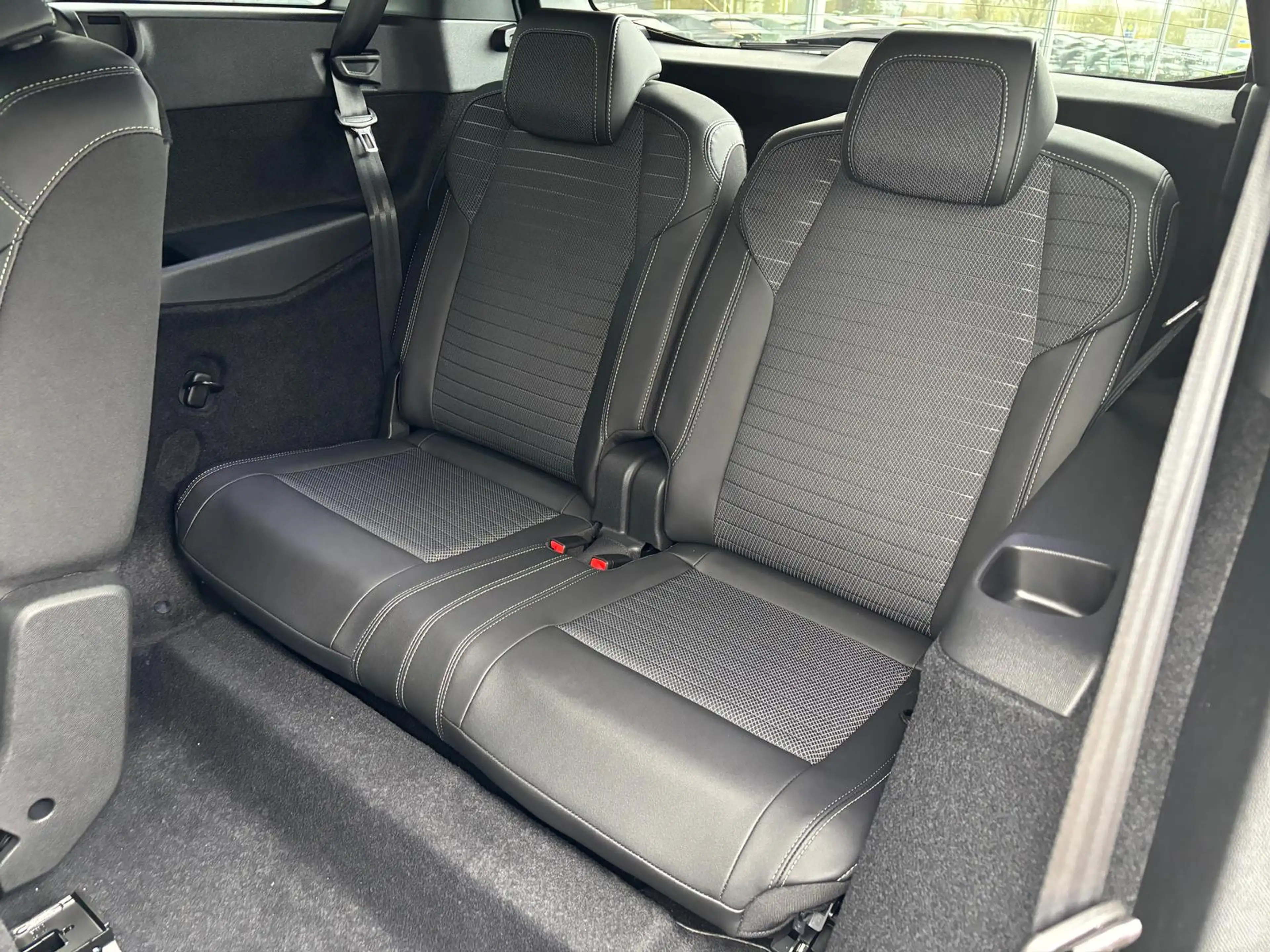 Peugeot 5008 GT Exclus.145 MHEV EAT 7-Sitz AHK Navi  360 — photo 18