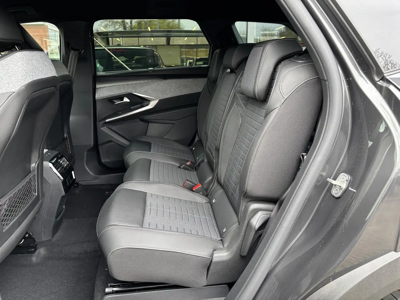 Peugeot 5008 GT Exclus.145 MHEV EAT 7-Sitz AHK Navi 360, миниатюра 17