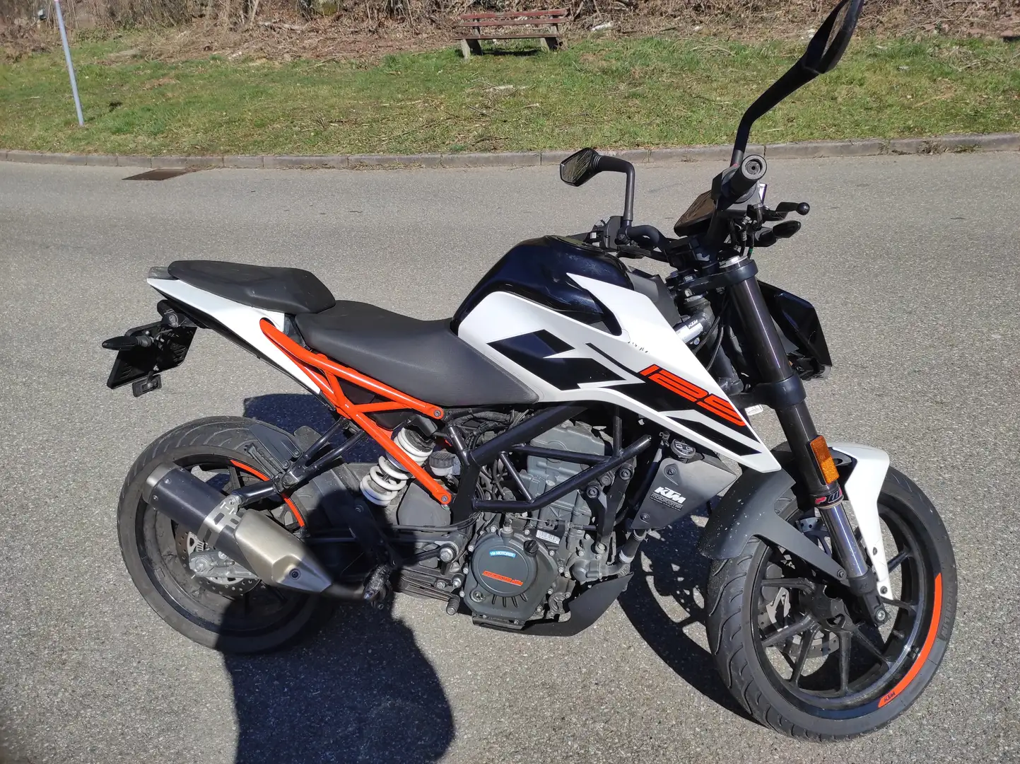 KTM 125 Duke Blanco - 1