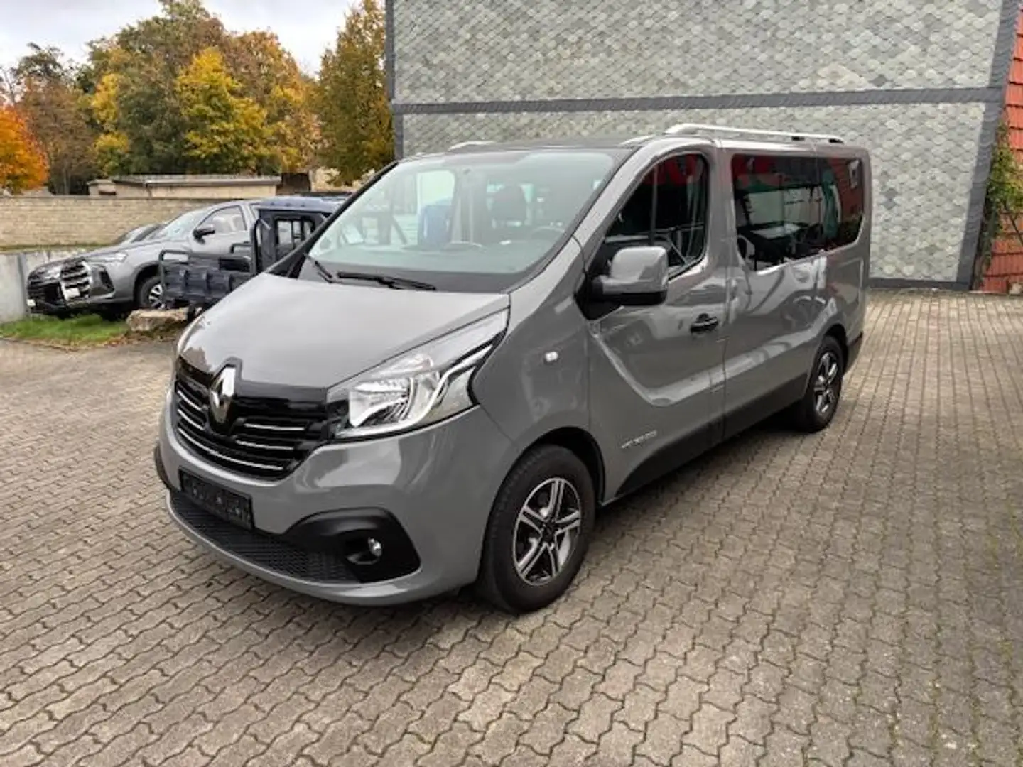 Renault Trafic Energy dCi 125 Combi AUTHENTIC +NAVI+AHK+ Grau - 2