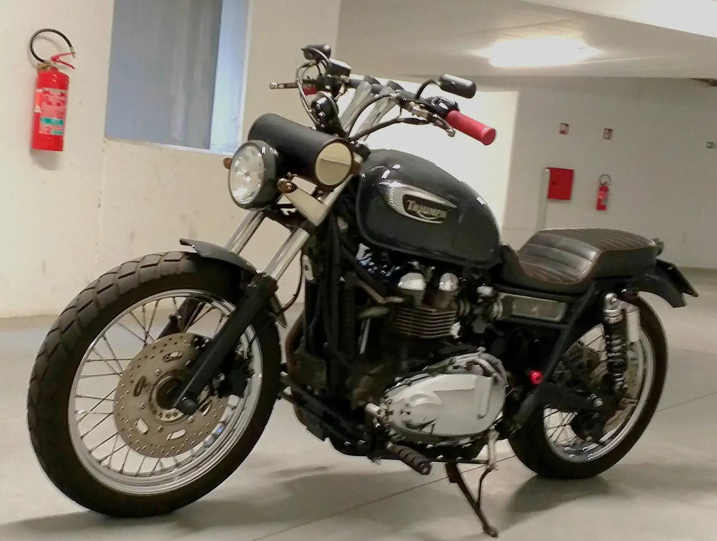 Triumph Bonneville T100 Umbau by Roma Custom Bike; 2 in 1 by TEC Bike U.K. Szürke - 1