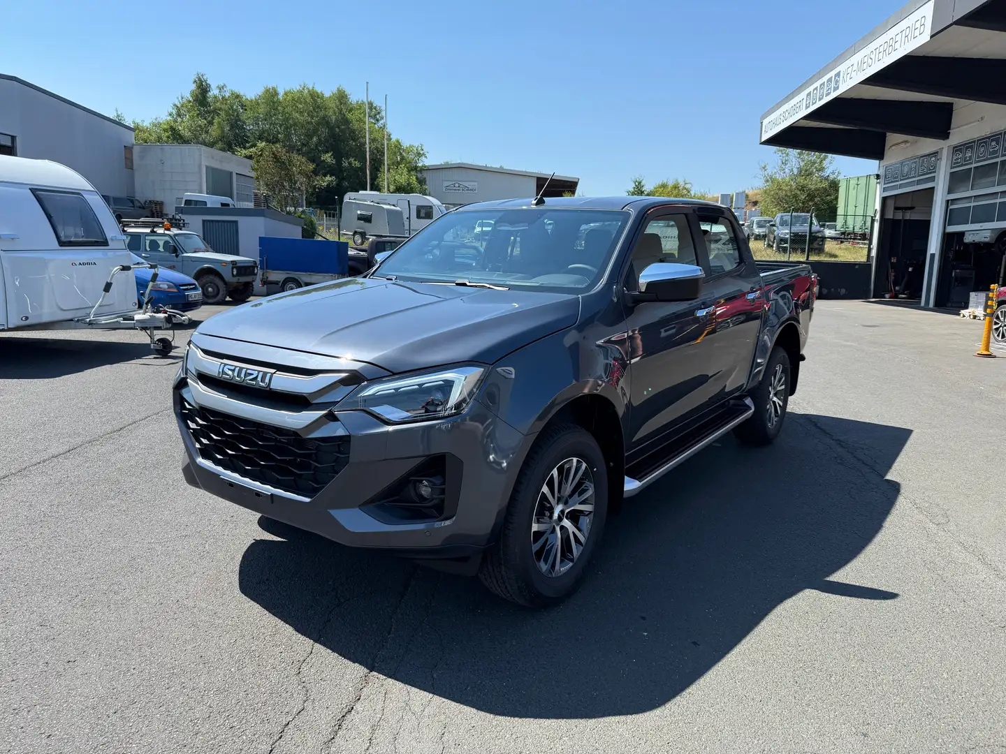 Isuzu D-Max Double Cab 4WD Autm. LSE Grijs - 1