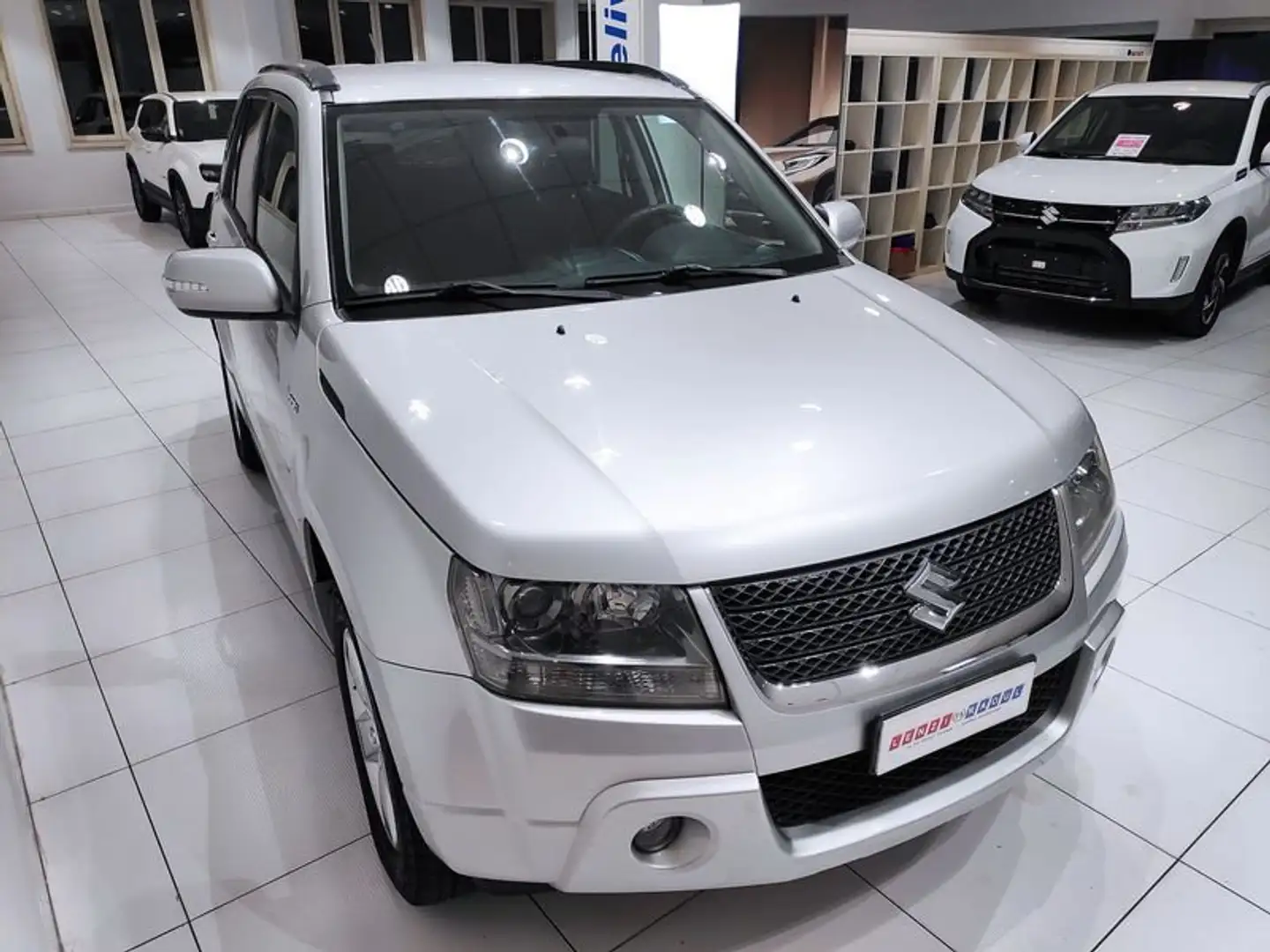 Suzuki Grand Vitara Grand Vitara 1.9 DDiS 5 porte Offroad*4x4 con RID Argento - 1