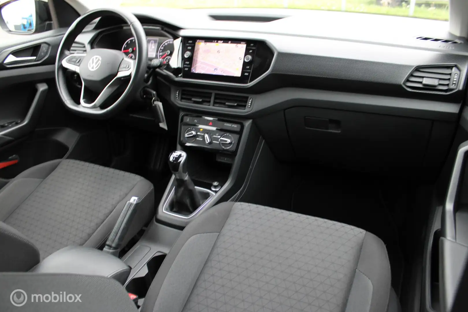Volkswagen T-Cross 1.0 TSI Life, Trekhaak, Pdc voor + achter + camera Zwart - 2
