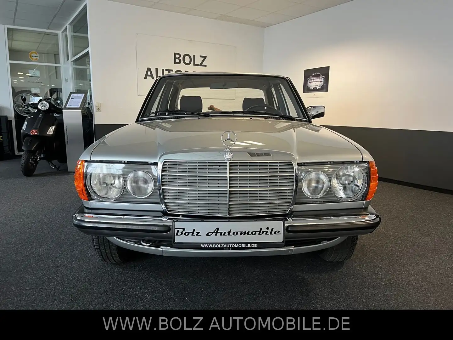 Mercedes-Benz 230 E W123 Deutsches Fz. 1.Hand 55tkm H-Kennz. Argintiu - 2