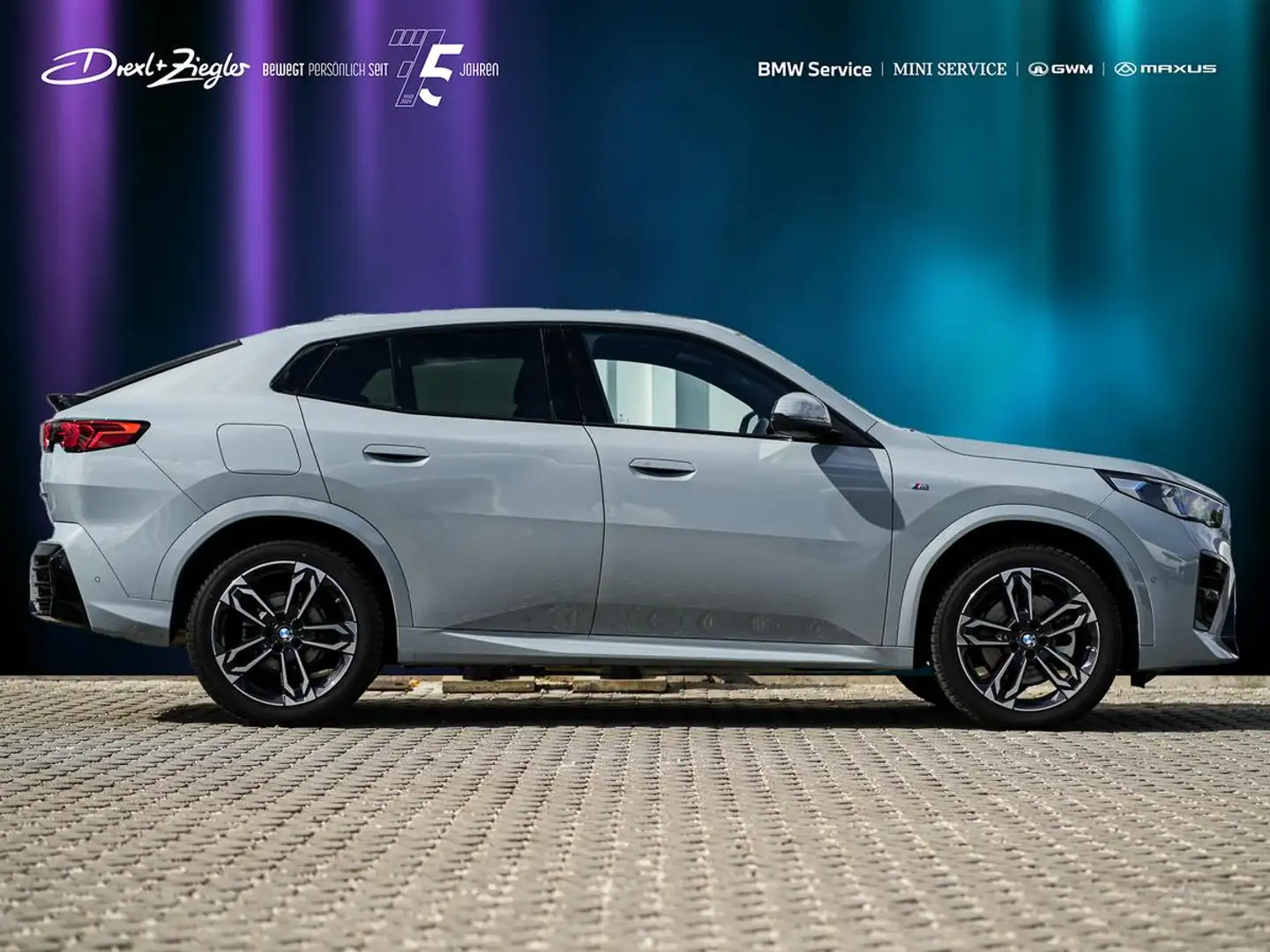 BMW X2 sDrive20i M-Sport AdLED AHK AkSitz PANO KoZg Grau - 2