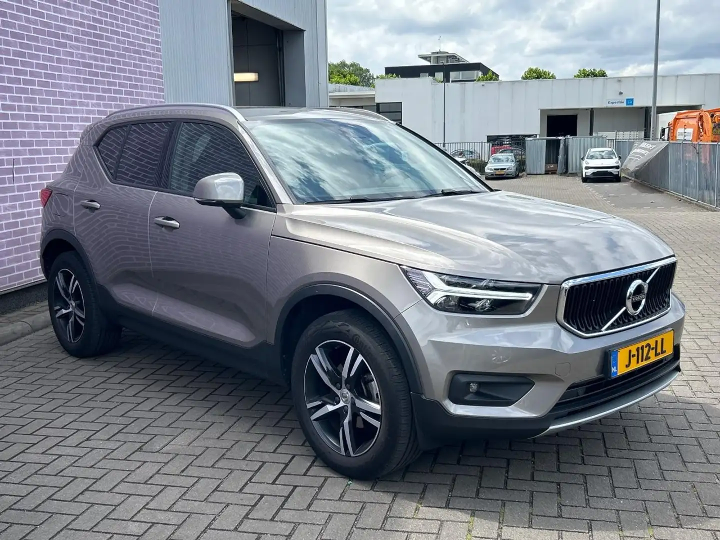 Volvo XC40 1.5 T2 Business Pro | Adaptive cruisecontrol | App Grijs - 2