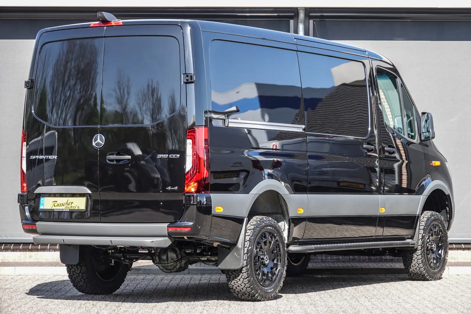 Mercedes-Benz Sprinter 4x4 319Cdi 190Pk 9G-tronic | L2H1 | 2xSchuifdeur | Černá - 2
