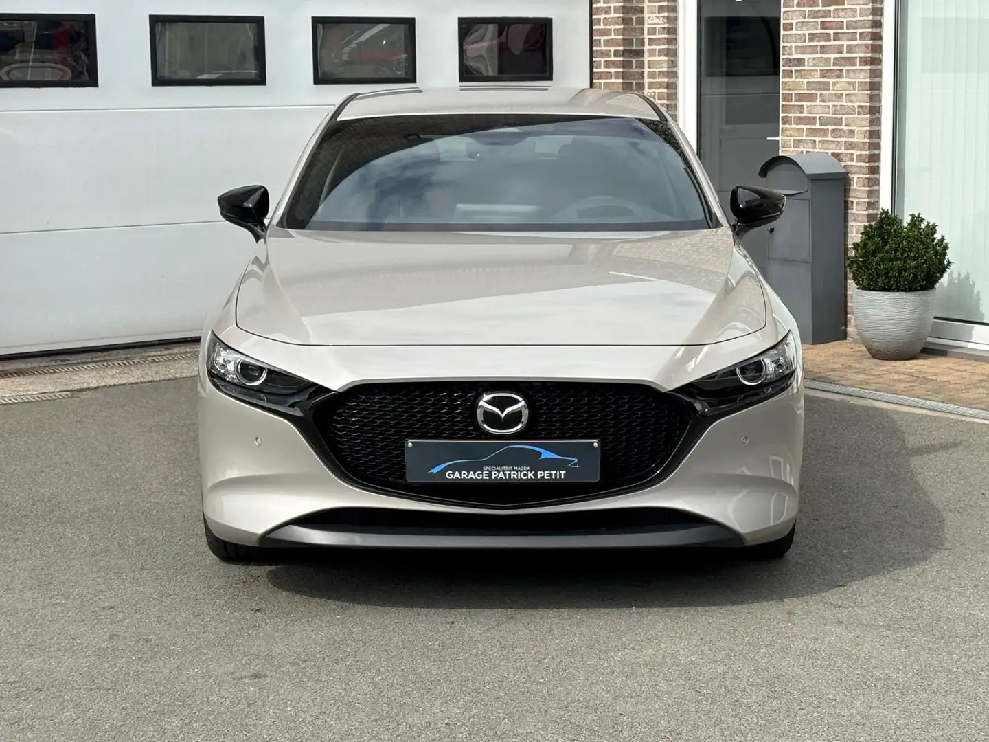 Mazda 3 3 2.0 M-HYBRID NAGISA (150pk) / Automaat / 17000km Beige - 2
