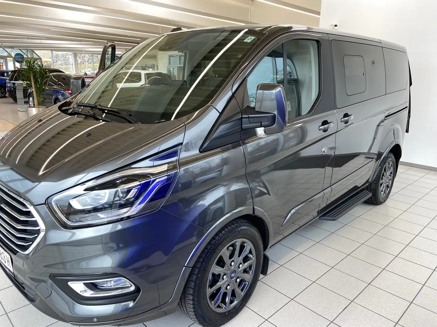 Ford Tourneo Custom Tourneo Custom 2,0 EcoBlue 320 L1 Titanium-X mHEV Titanium-X Grau - 2