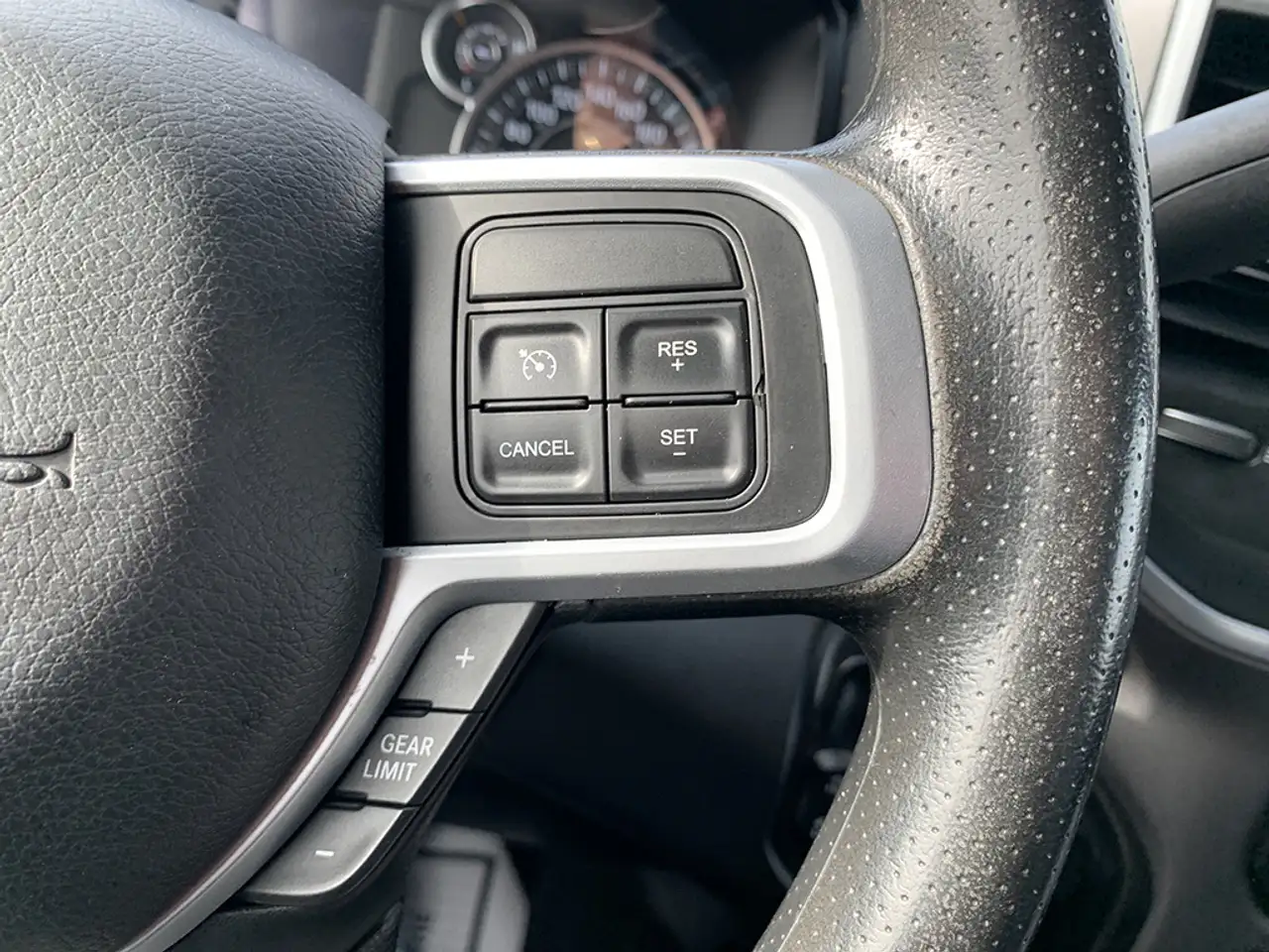 RAM 2500 снимка RAM 2500