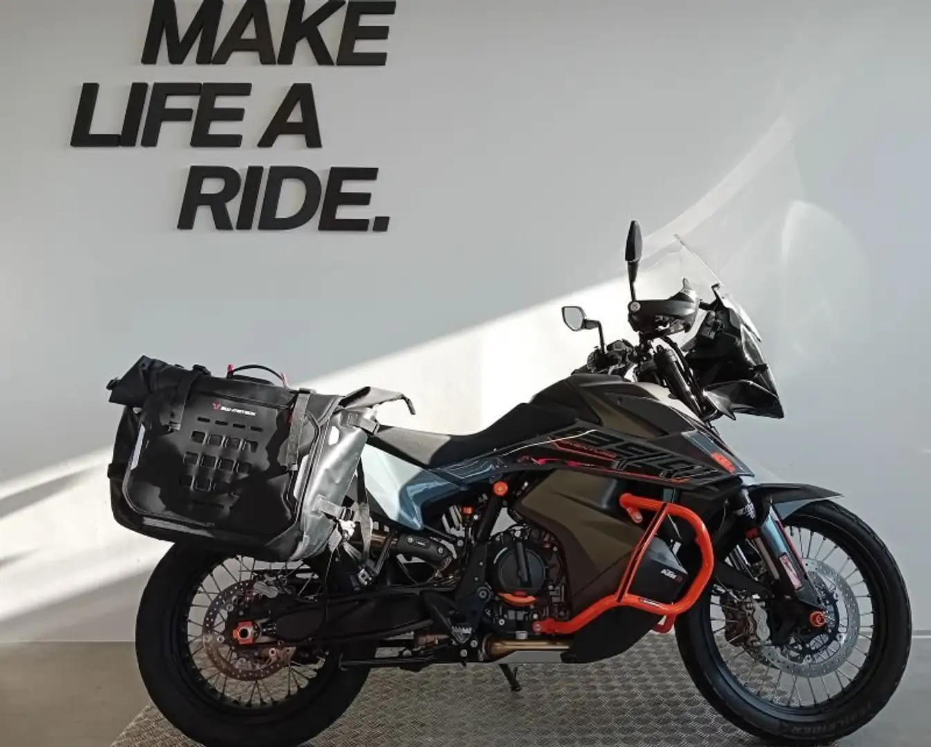 KTM 890 Adventure Nero - 1