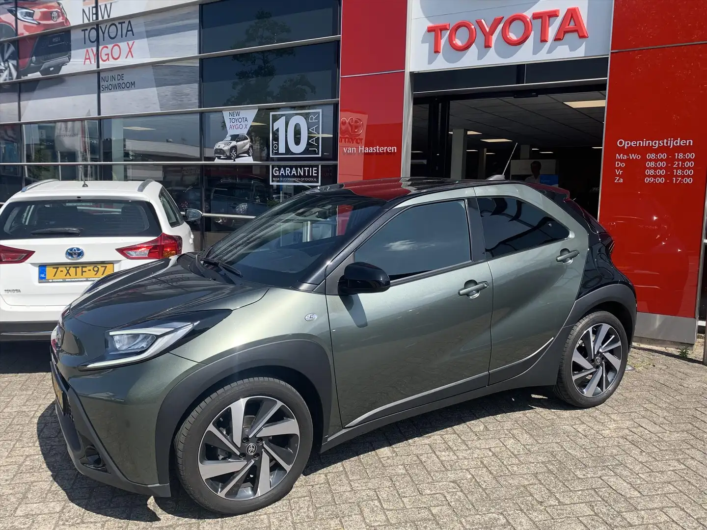 Toyota Aygo X 1.0 VVT-i MT 72pk S-CVT Envy Groen - 2